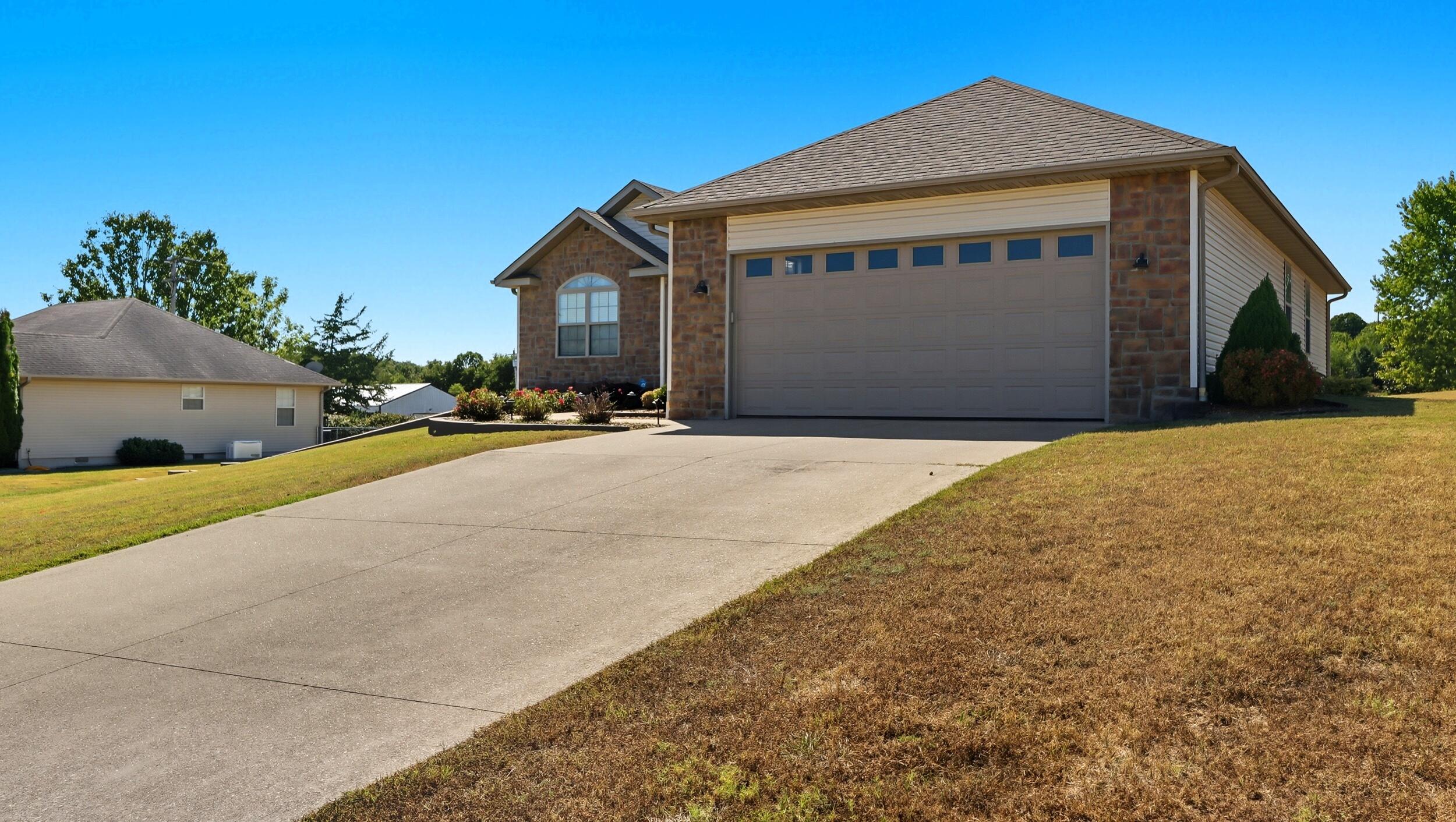 107 Cobblestone Drive Property Photo 2