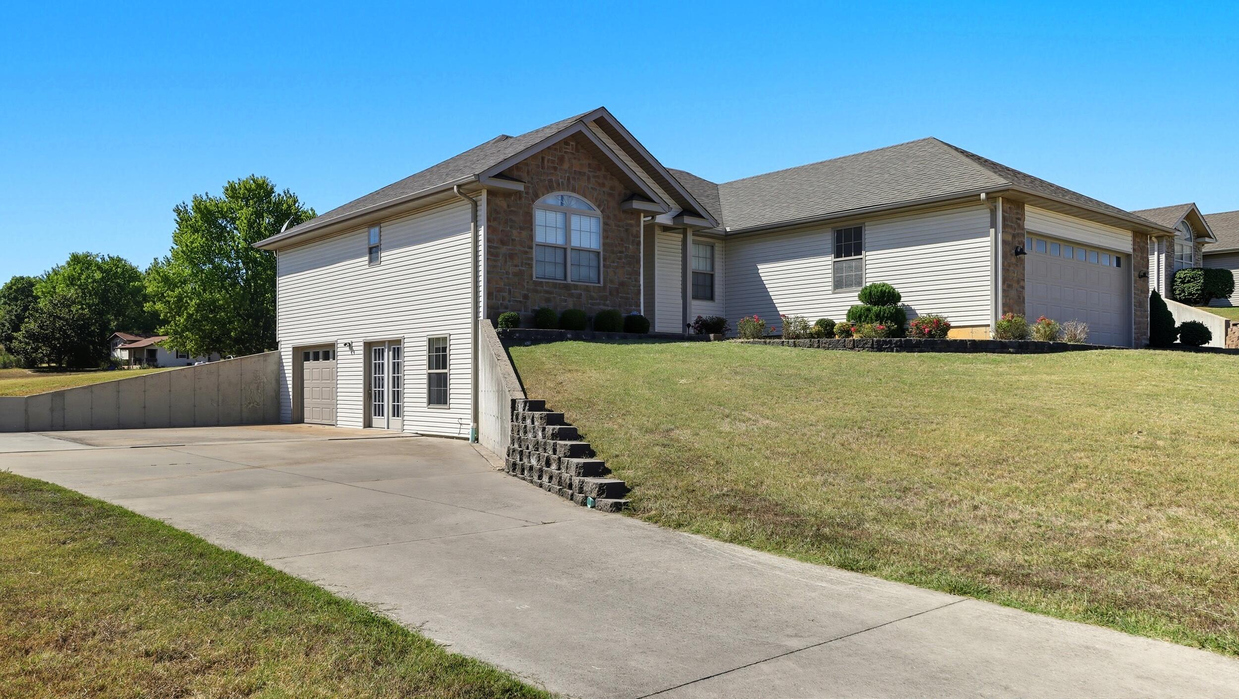 107 Cobblestone Drive Property Photo 3