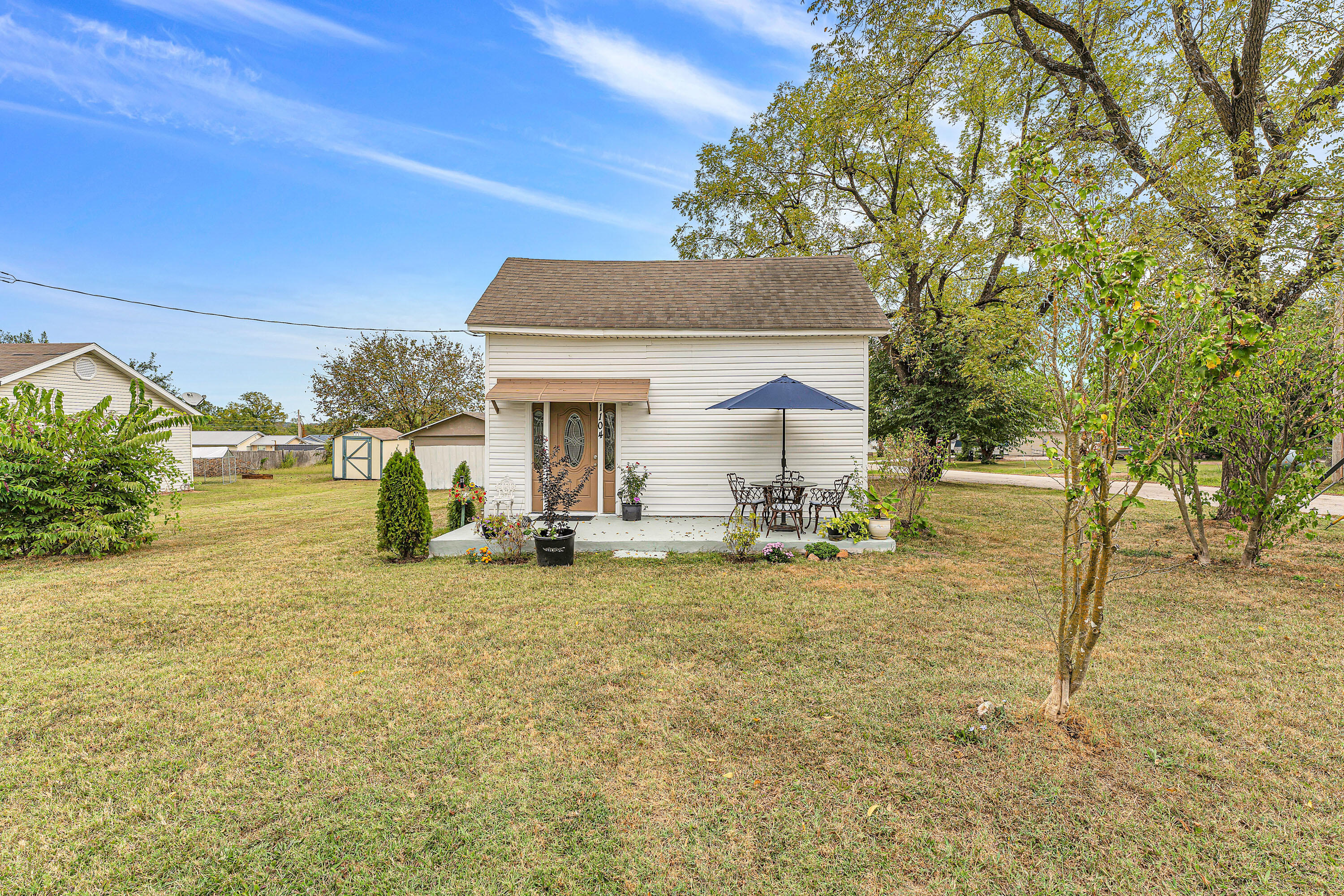 1104 North Oak Property Photo 2