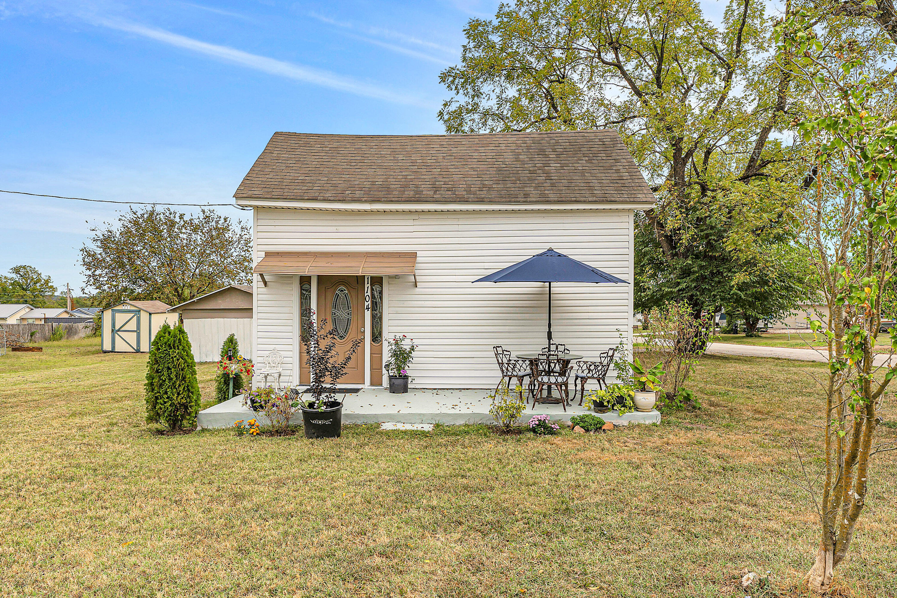 1104 North Oak Property Photo 3
