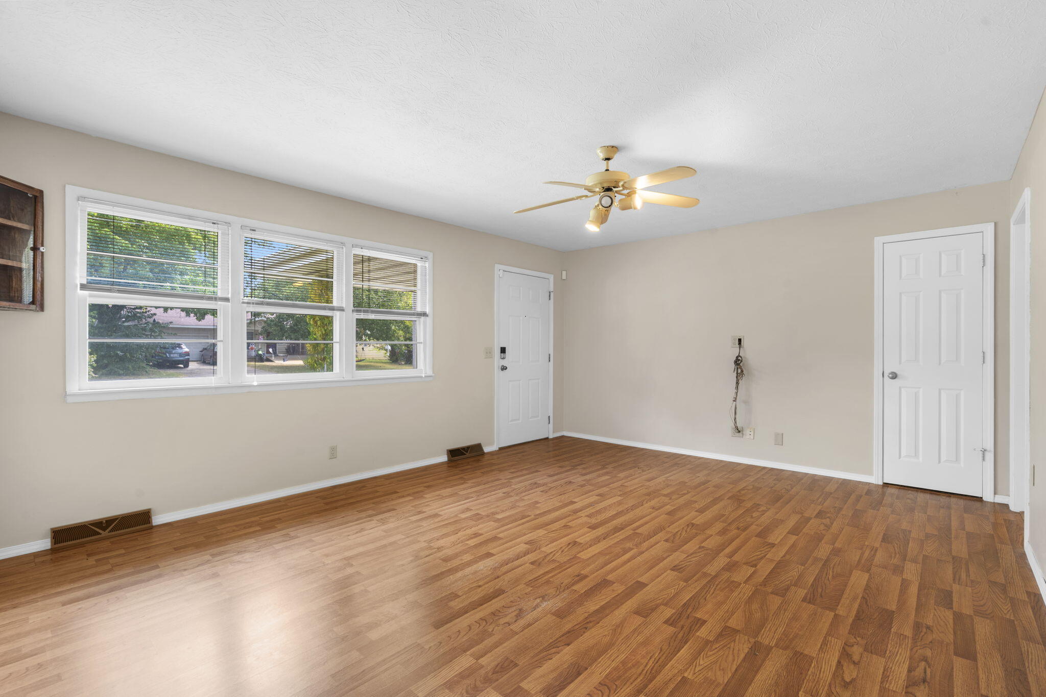 2463 South Dollison Avenue Property Photo 5