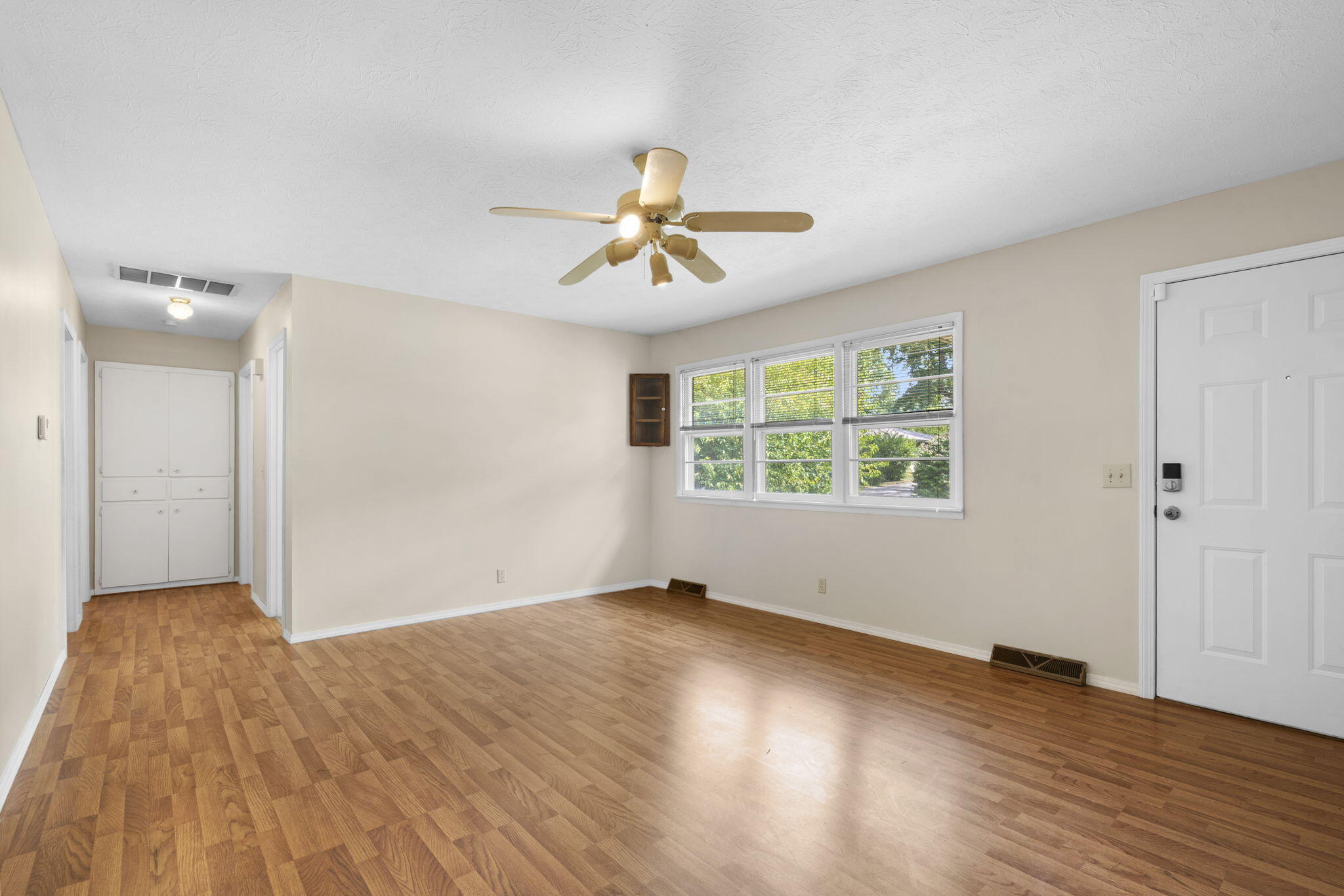 2463 South Dollison Avenue Property Photo 6