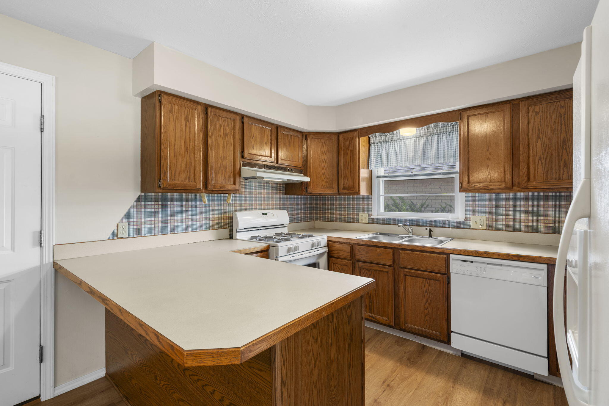 2463 South Dollison Avenue Property Photo 9