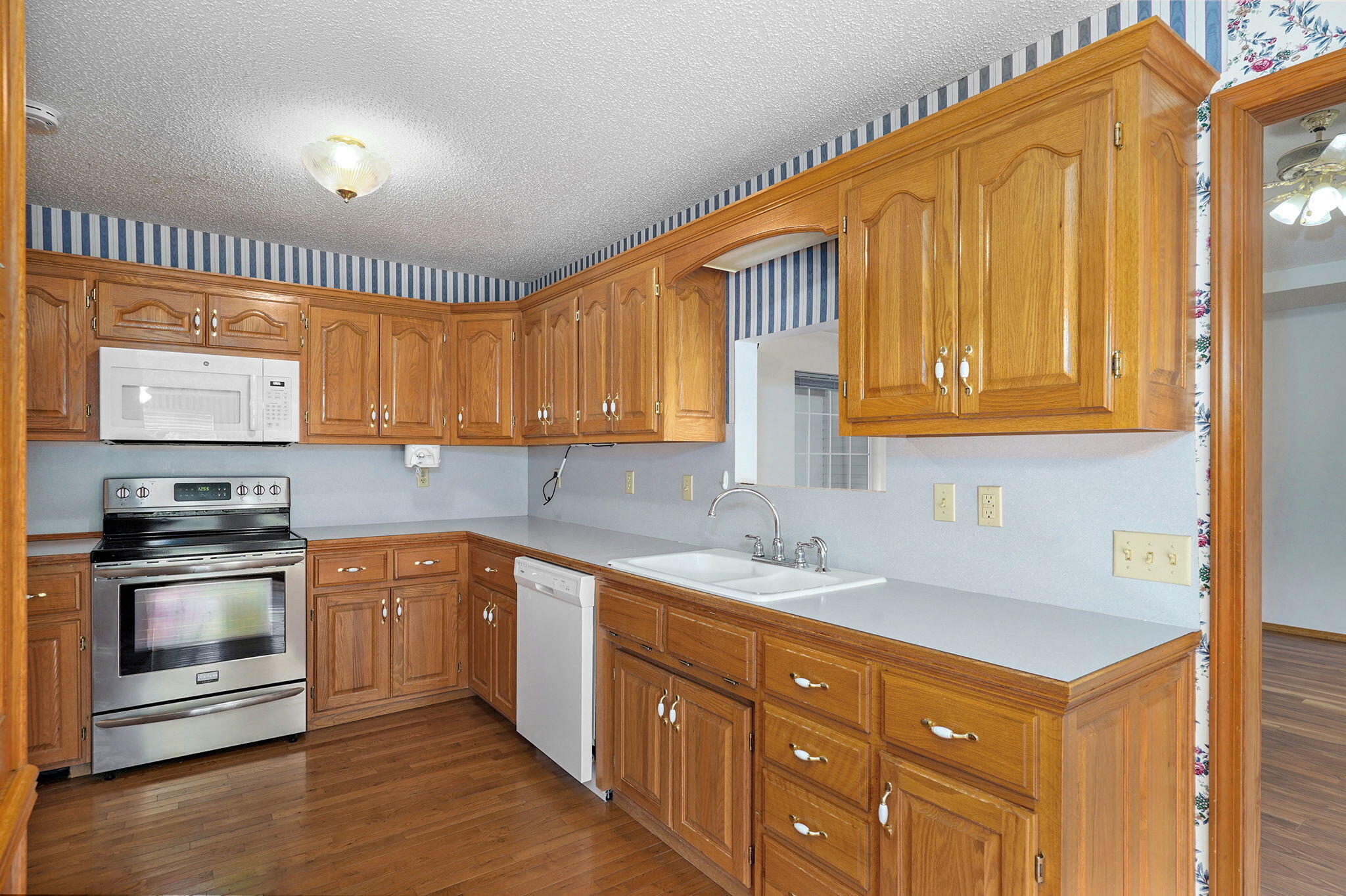 3740 West Farm Road 106 Property Photo 14