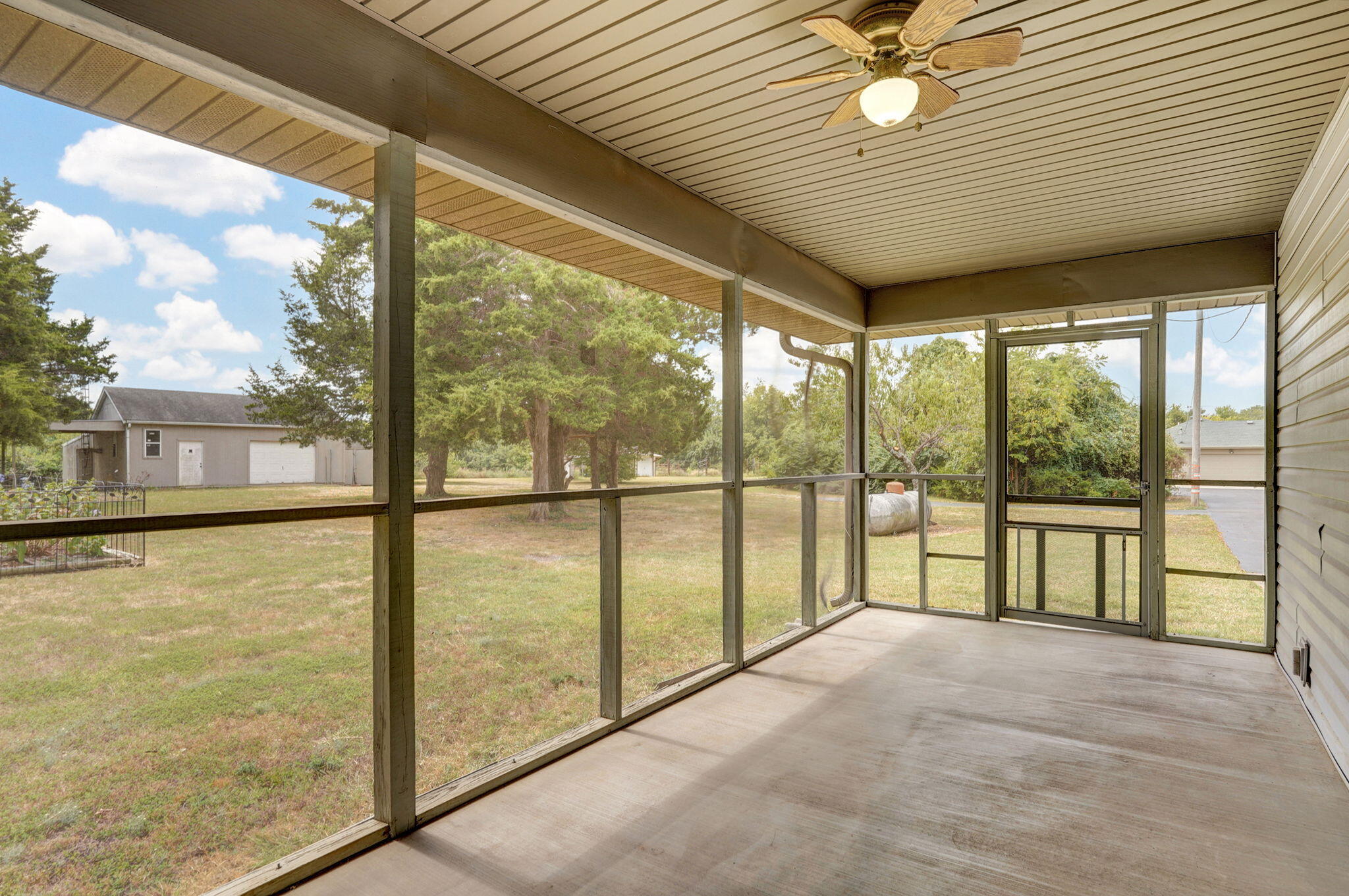 3740 West Farm Road 106 Property Photo 27