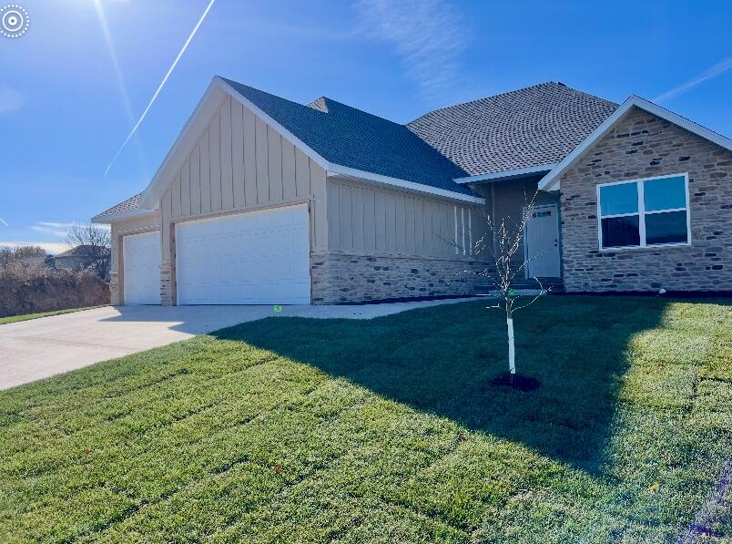 1371 North Lyon Avenue Property Photo 1