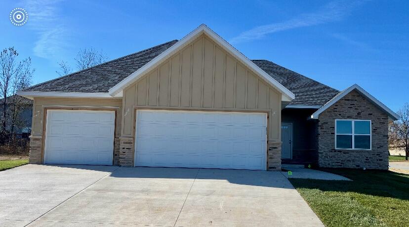 1371 North Lyon Avenue Property Photo 2