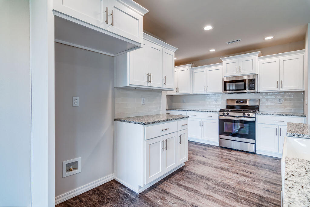 1371 North Lyon Avenue Property Photo 17