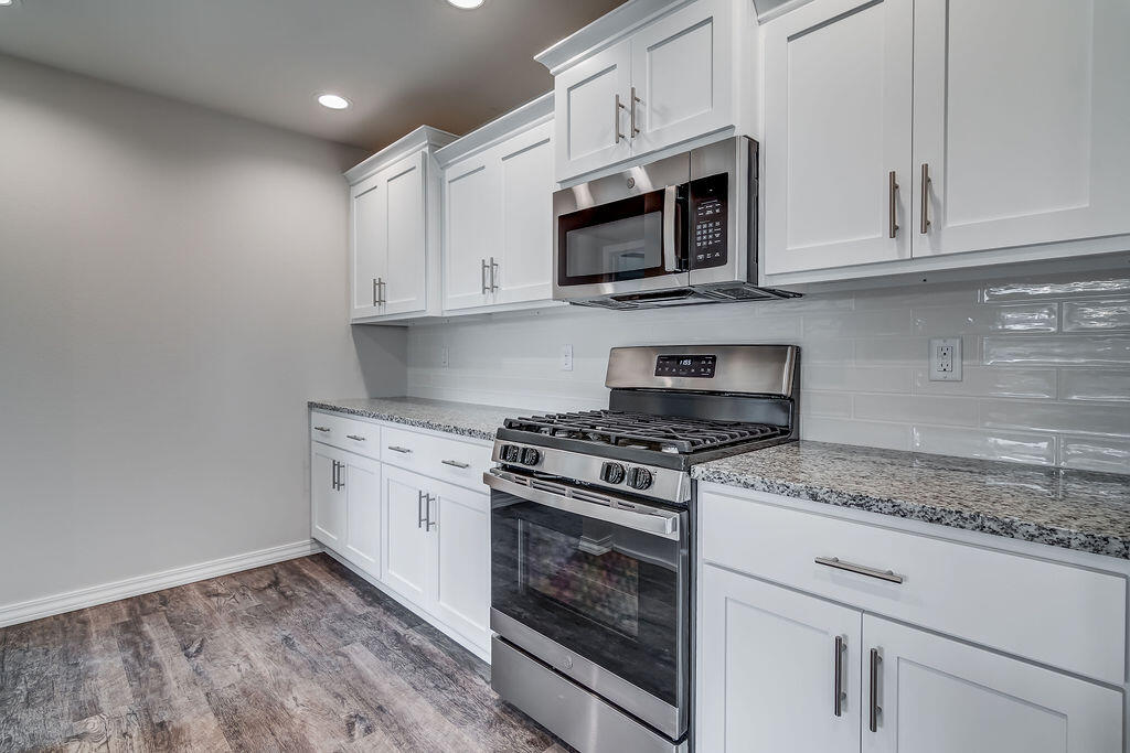 1371 North Lyon Avenue Property Photo 18