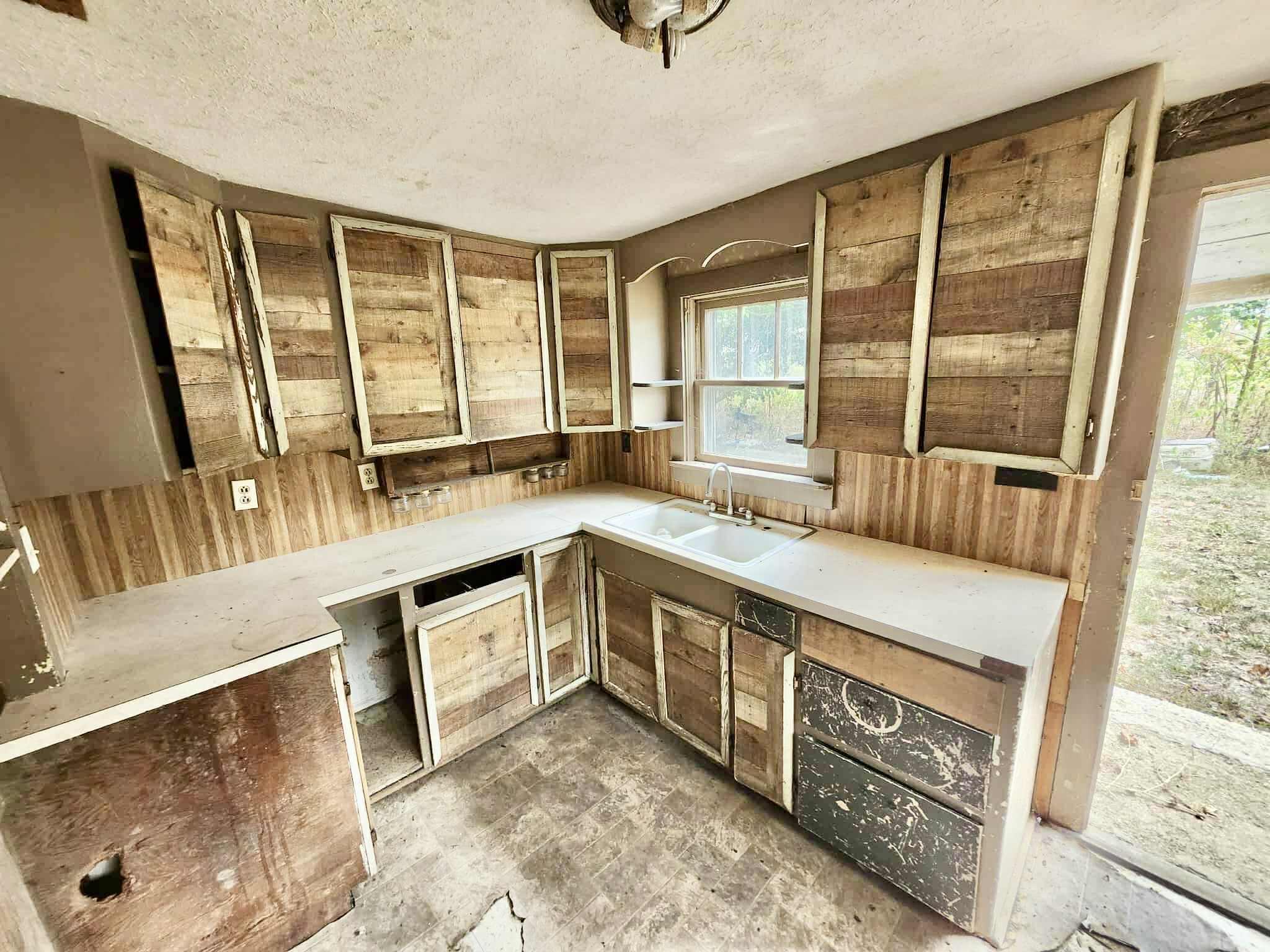 8825 Loring Rd Property Photo 9