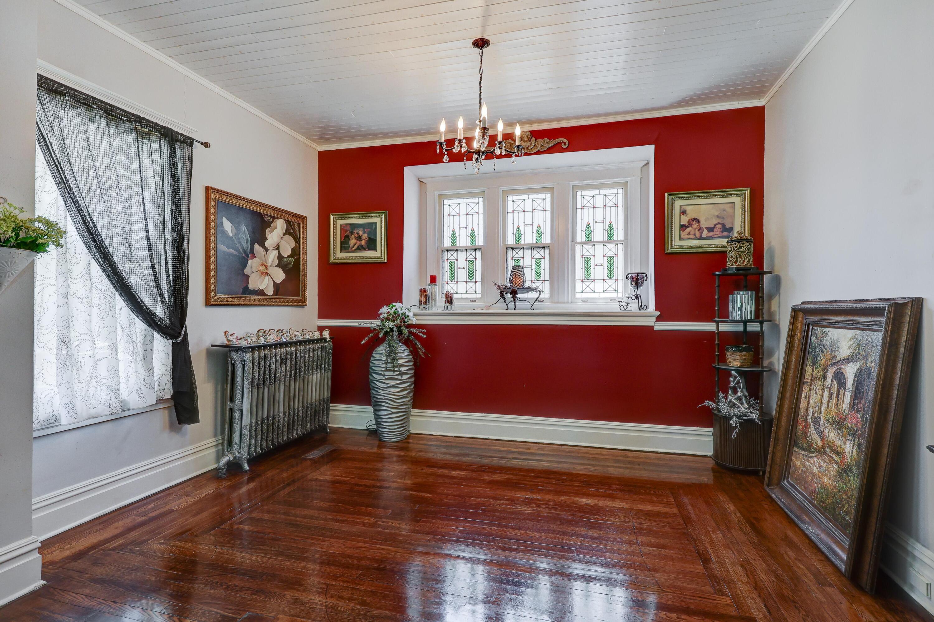 102 South Moffet Avenue Property Photo 4