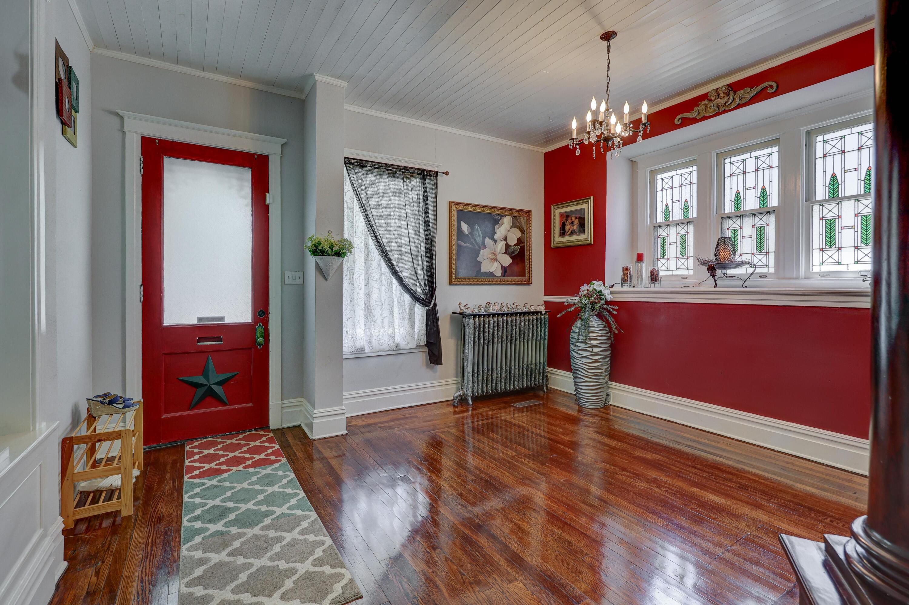 102 South Moffet Avenue Property Photo 5