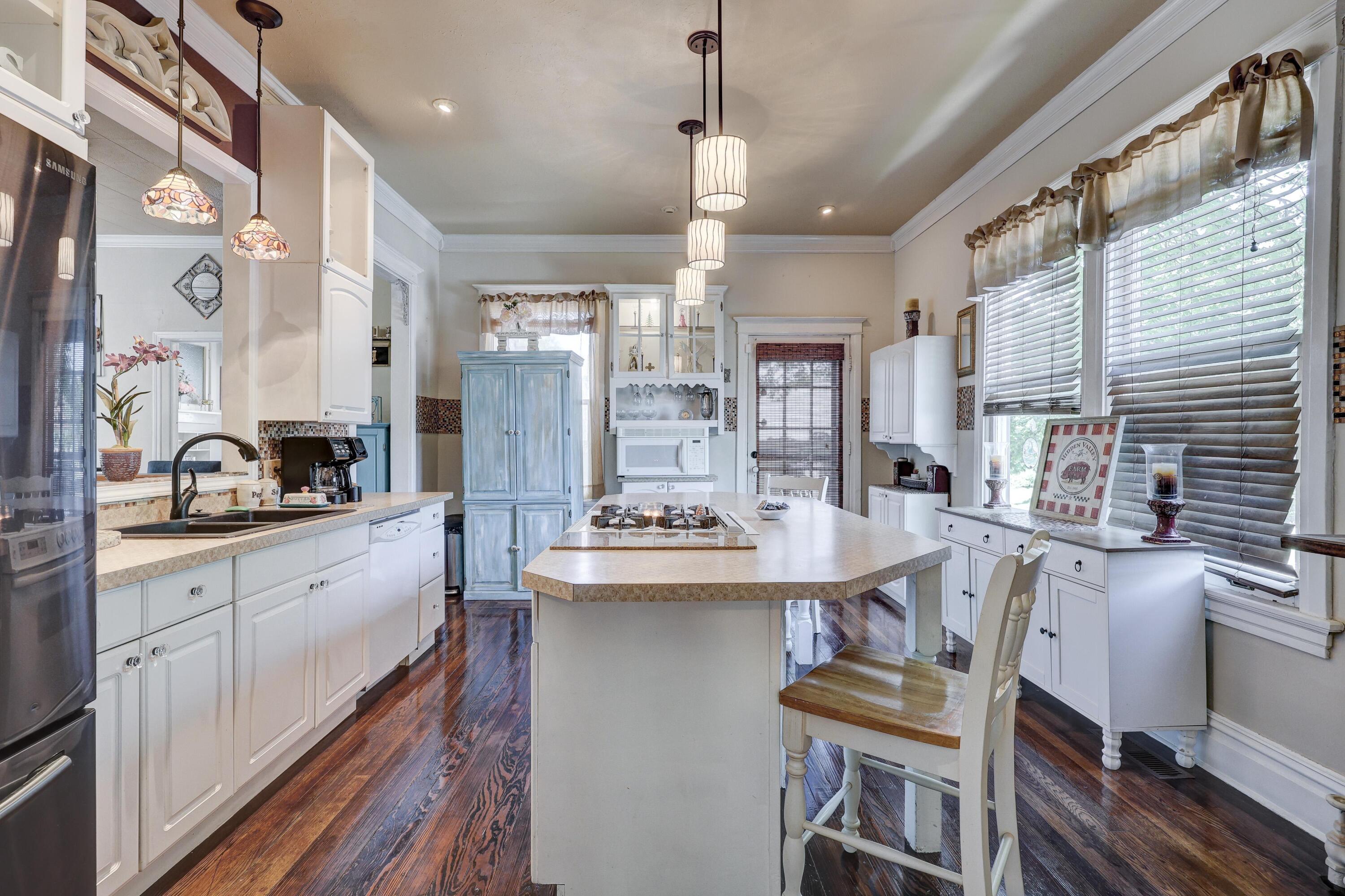 102 South Moffet Avenue Property Photo 13