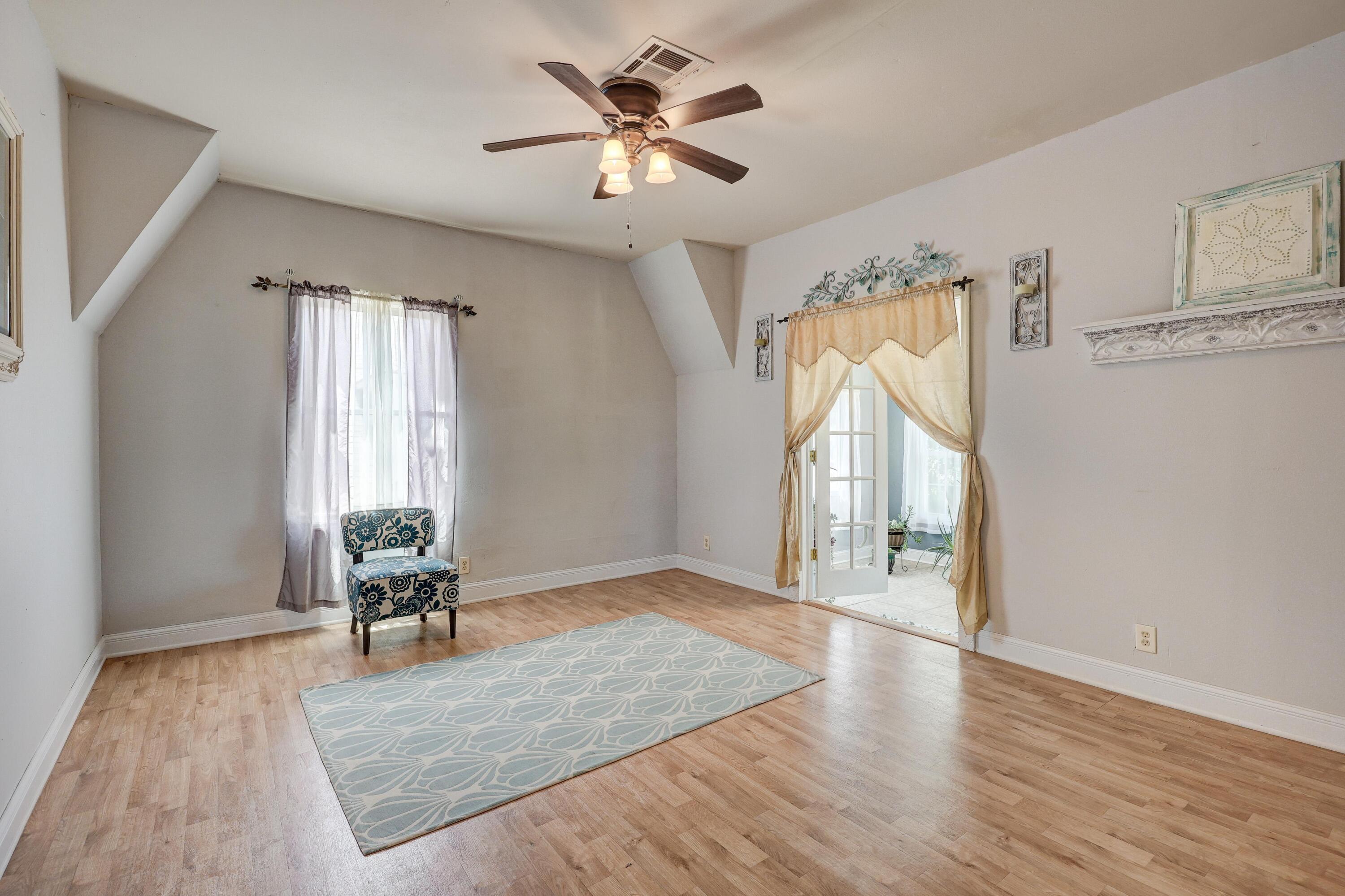 102 South Moffet Avenue Property Photo 38