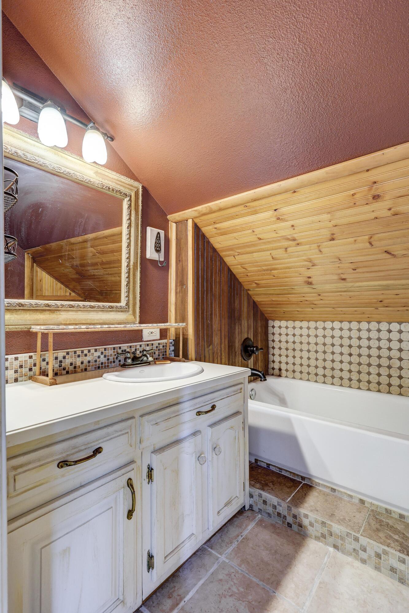 102 South Moffet Avenue Property Photo 58