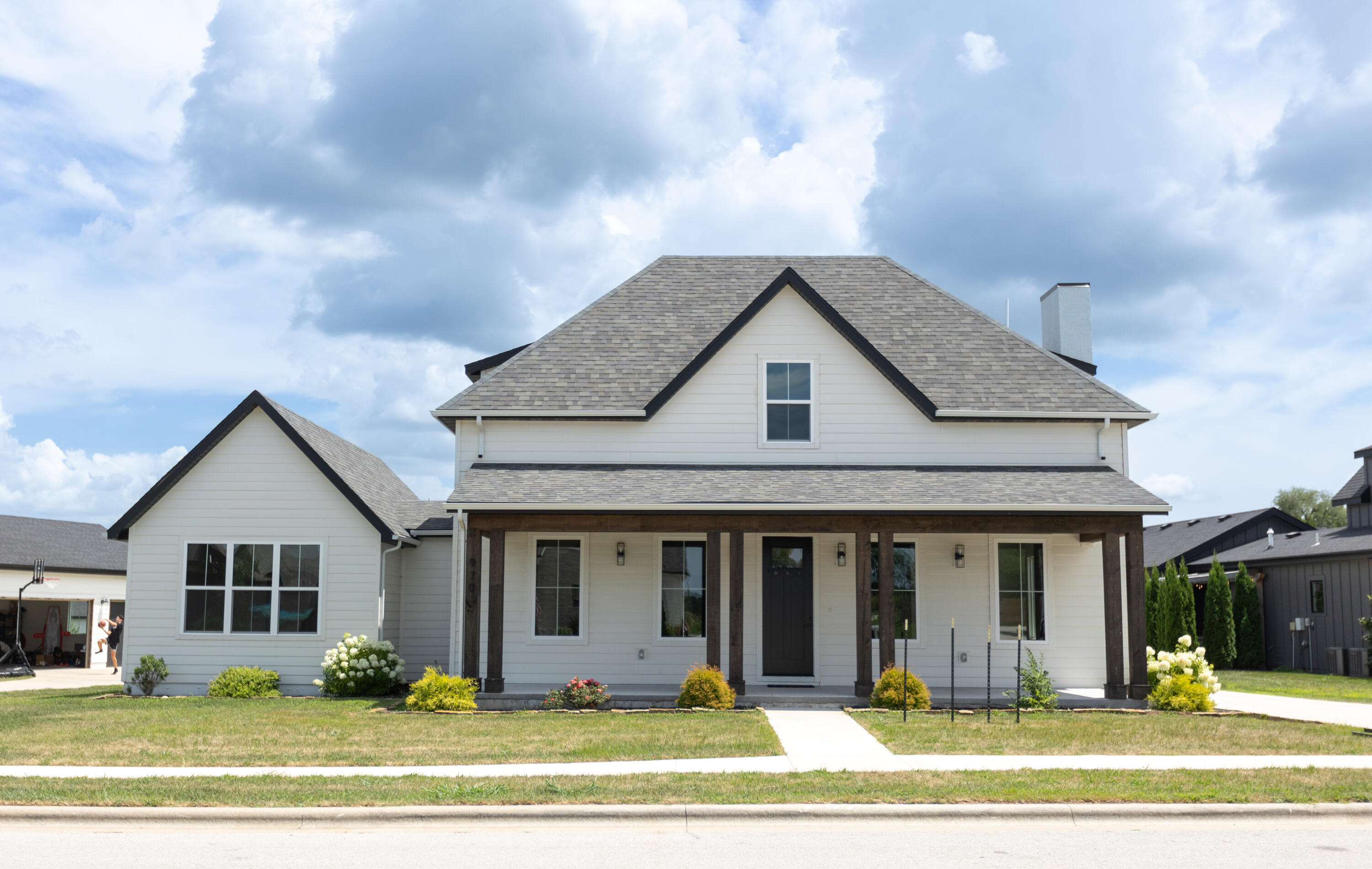 970 East Valley Trail Drive Property Photo 1