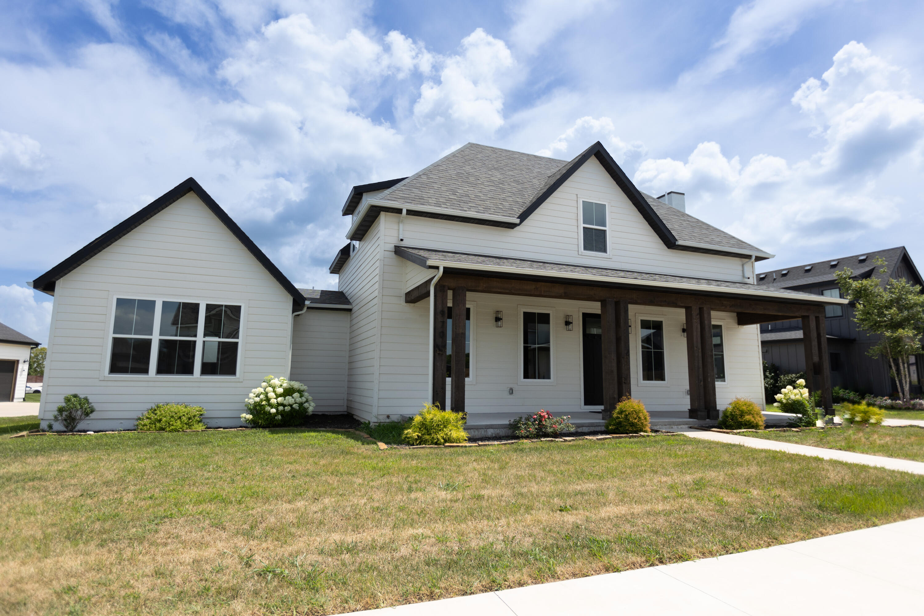 970 East Valley Trail Drive Property Photo 2
