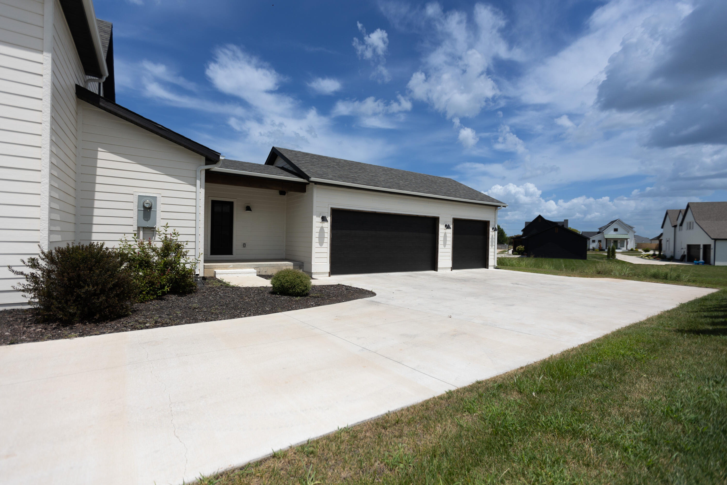 970 East Valley Trail Drive Property Photo 4