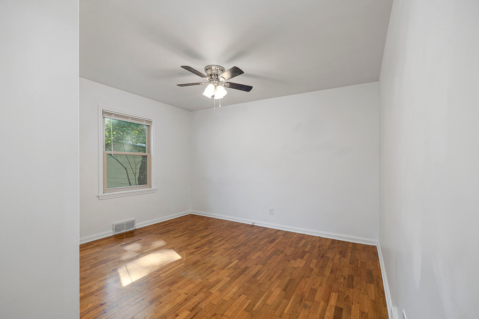 2128 South Glendale Avenue Property Photo 11