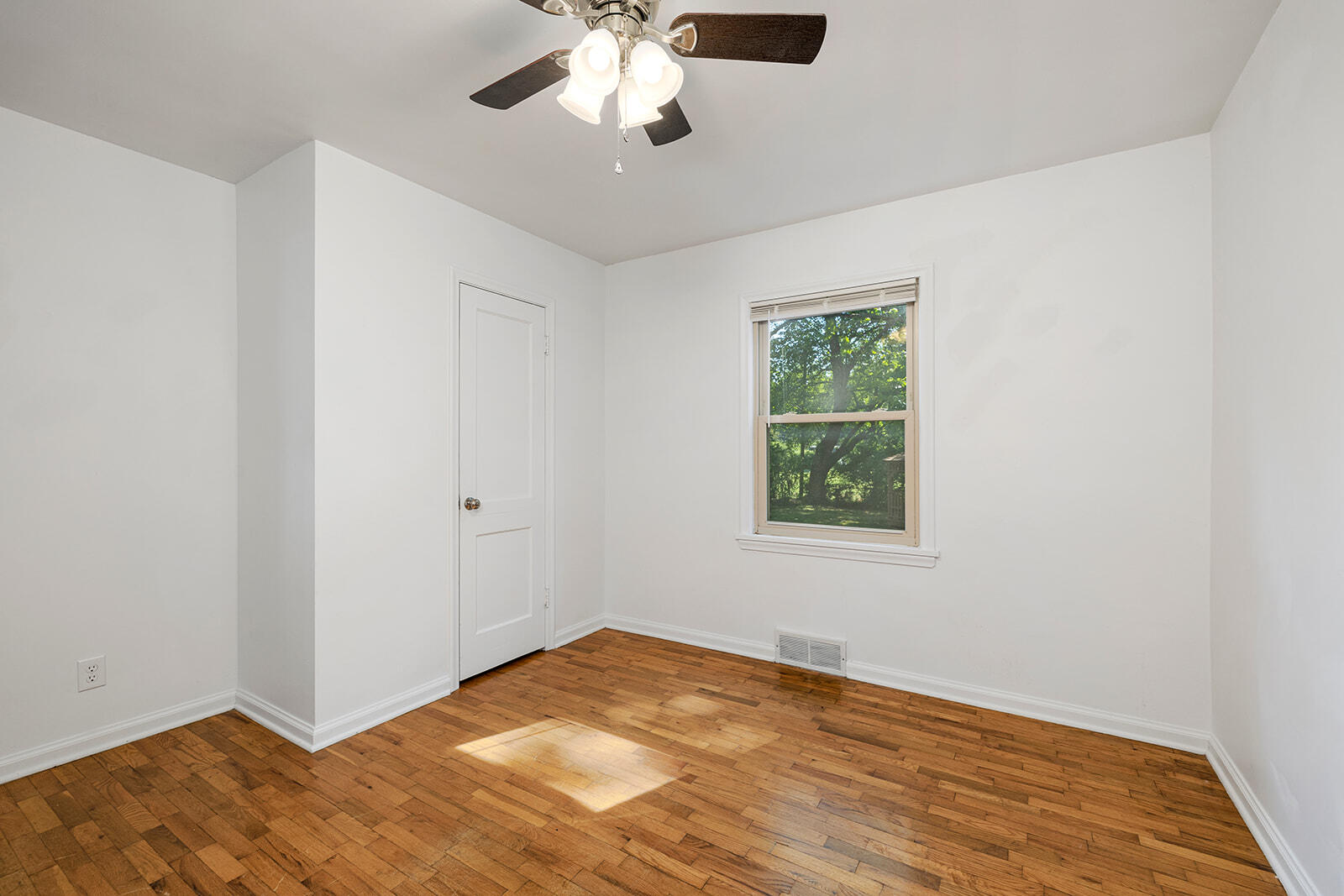 2128 South Glendale Avenue Property Photo 12