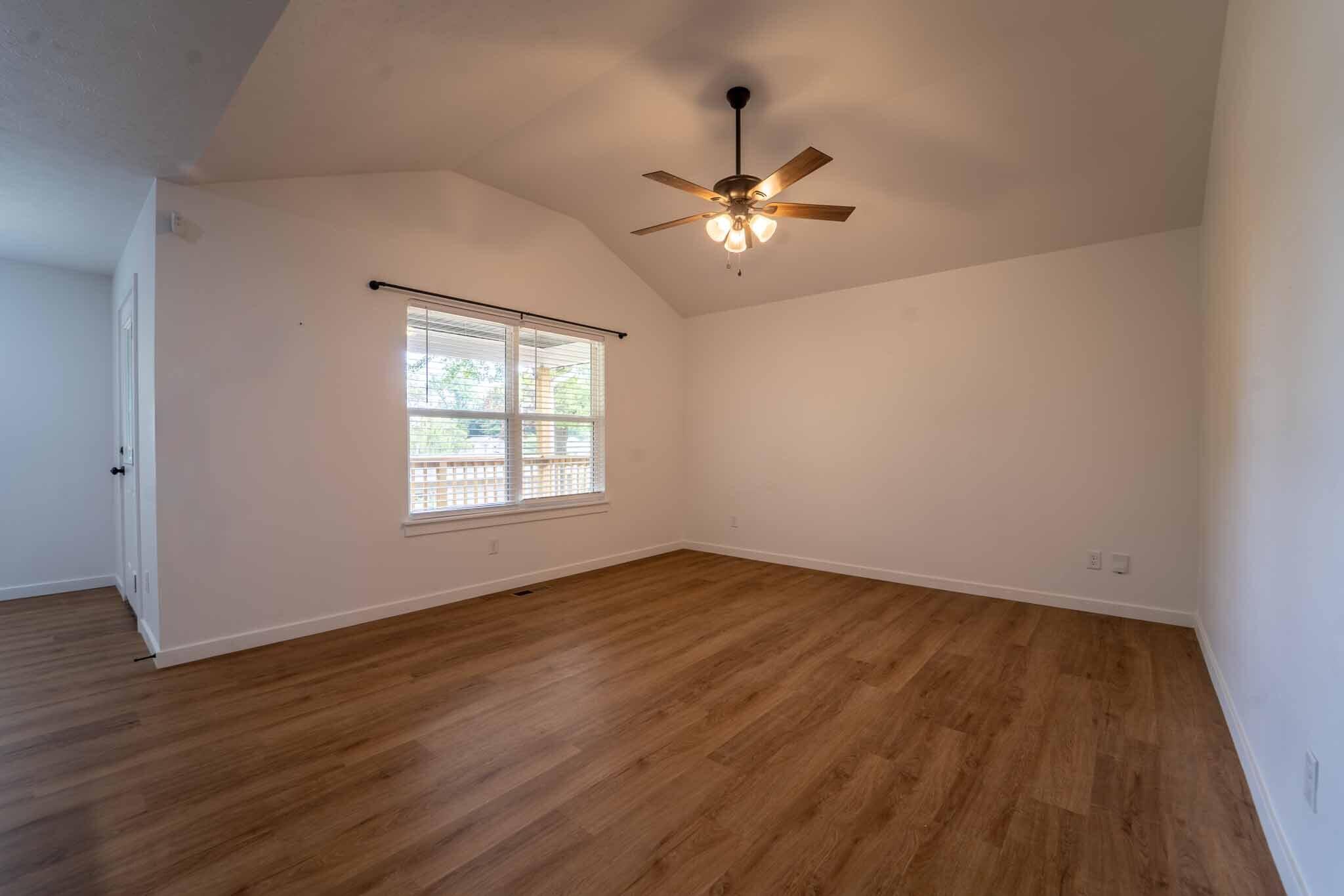 945 West Linwood Street Property Photo 10