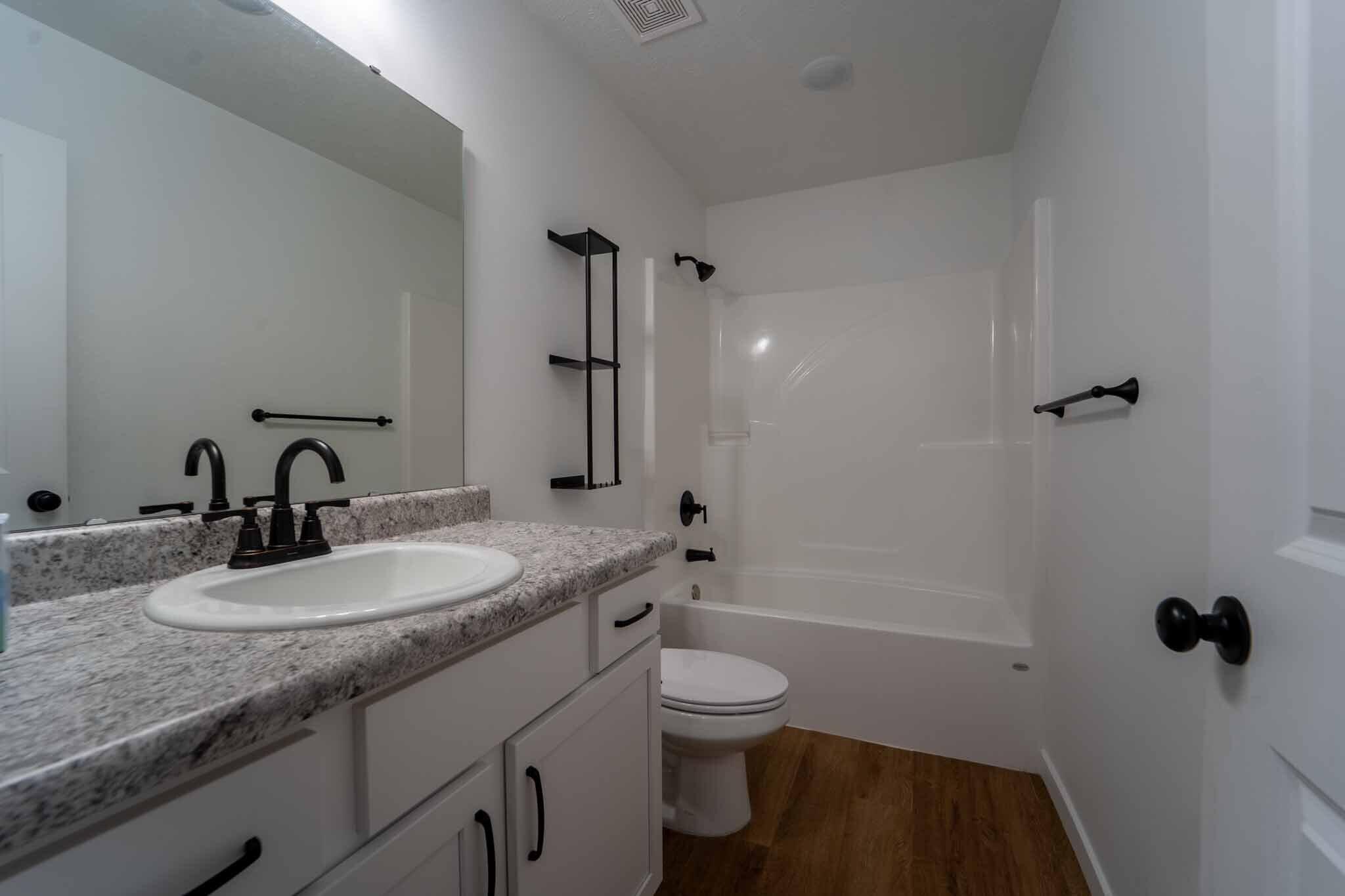 945 West Linwood Street Property Photo 12