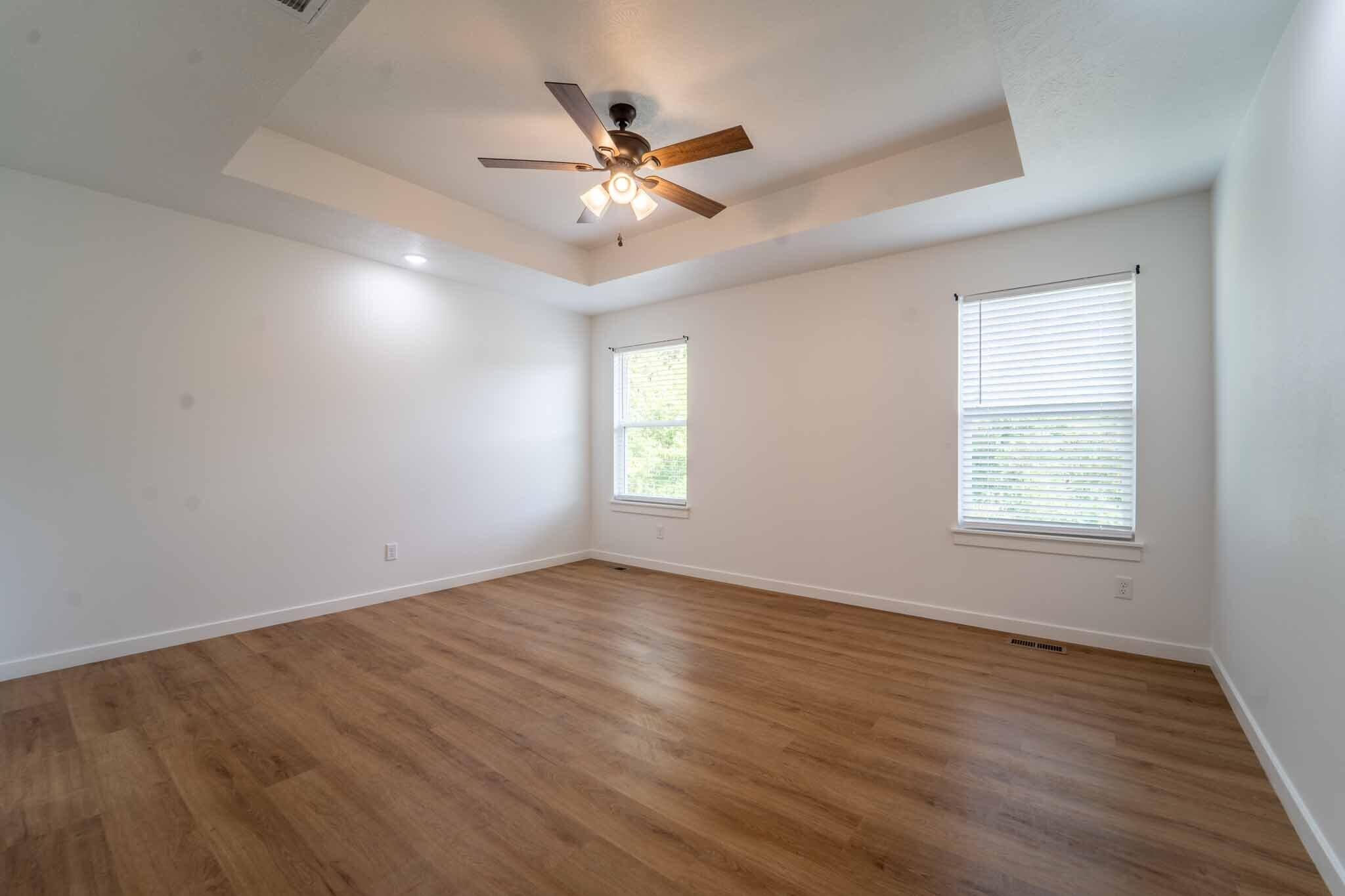 945 West Linwood Street Property Photo 14