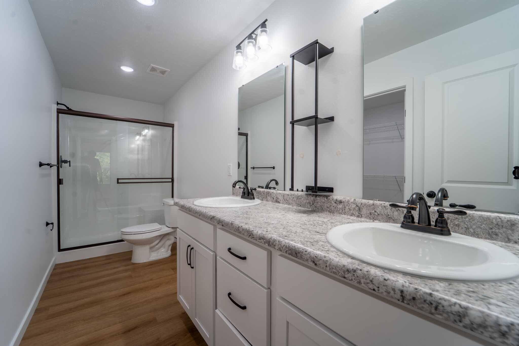 945 West Linwood Street Property Photo 15