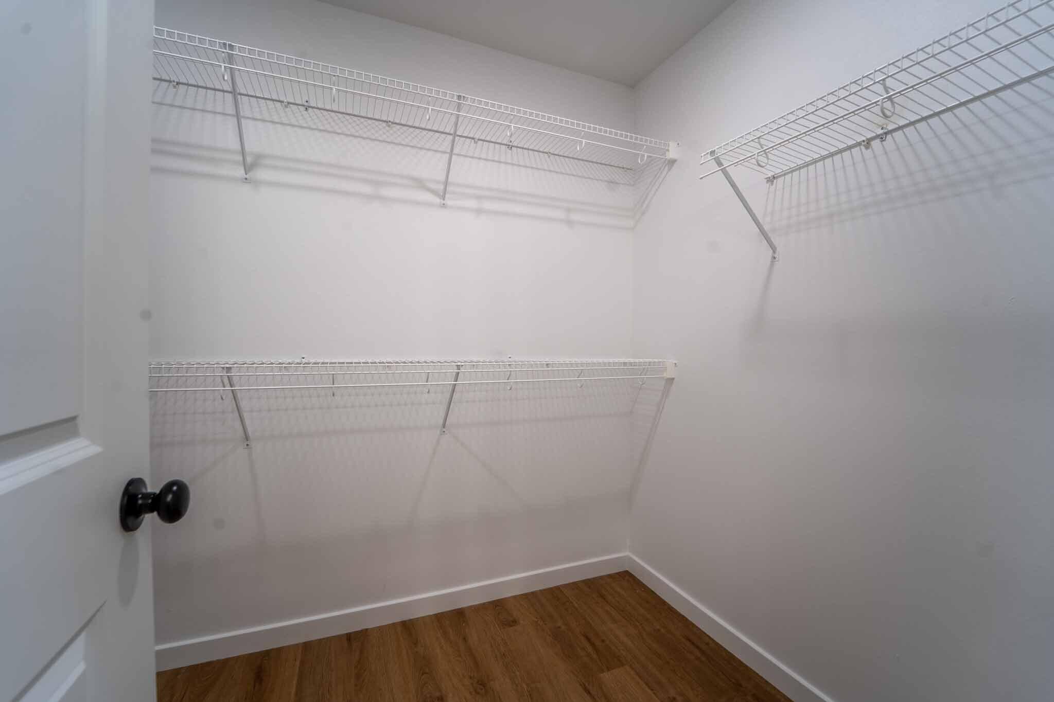 945 West Linwood Street Property Photo 16