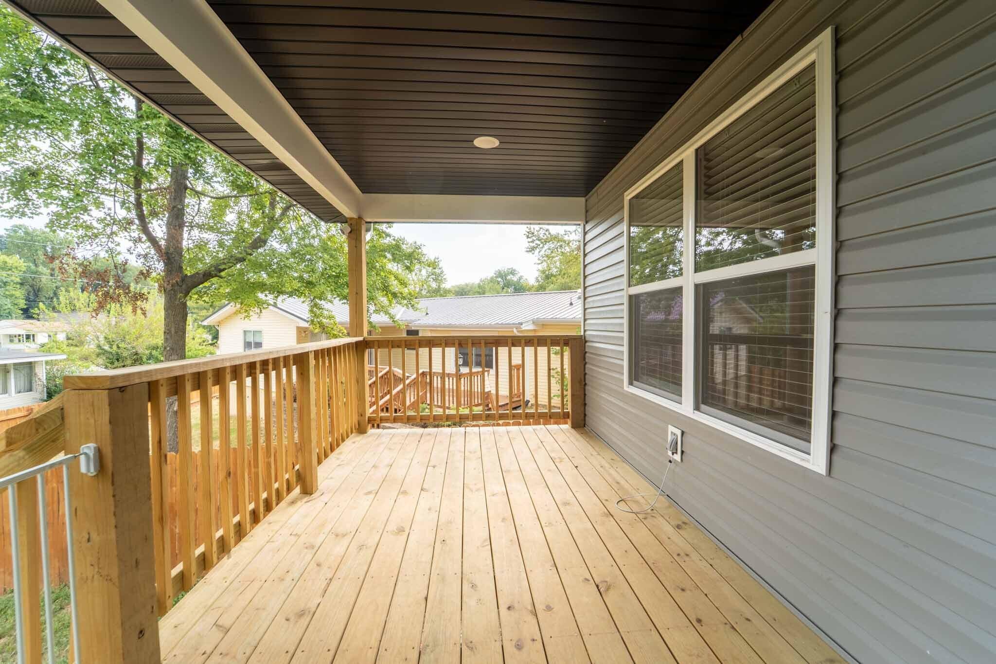 945 West Linwood Street Property Photo 19