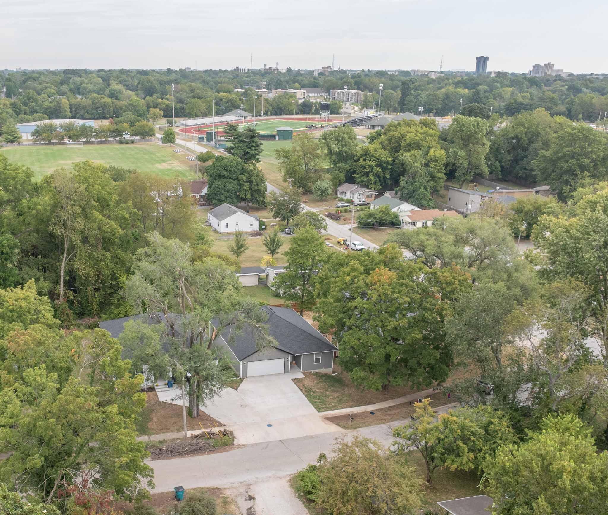 945 West Linwood Street Property Photo 23