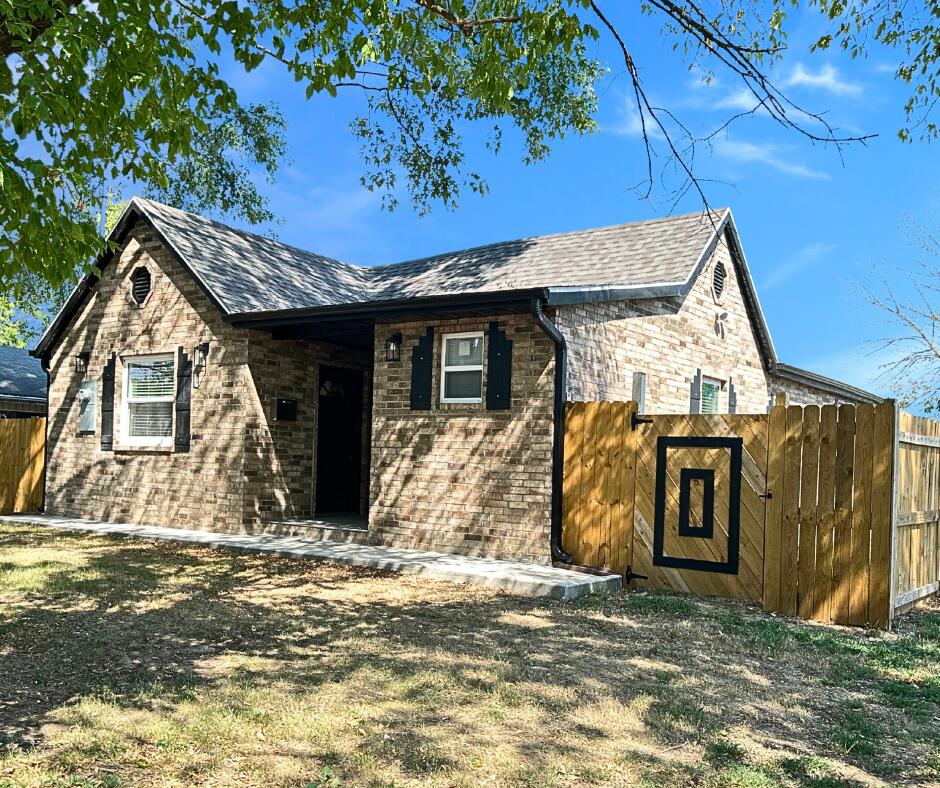 109 North Maple Street Property Photo 1