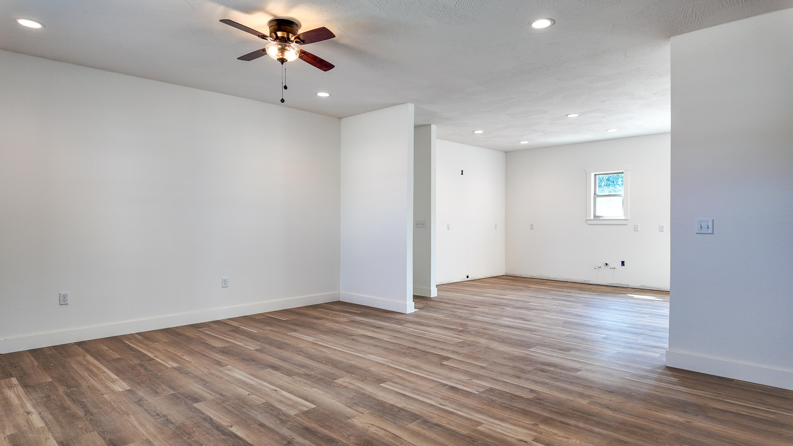 720 East Vivian Street Property Photo 4