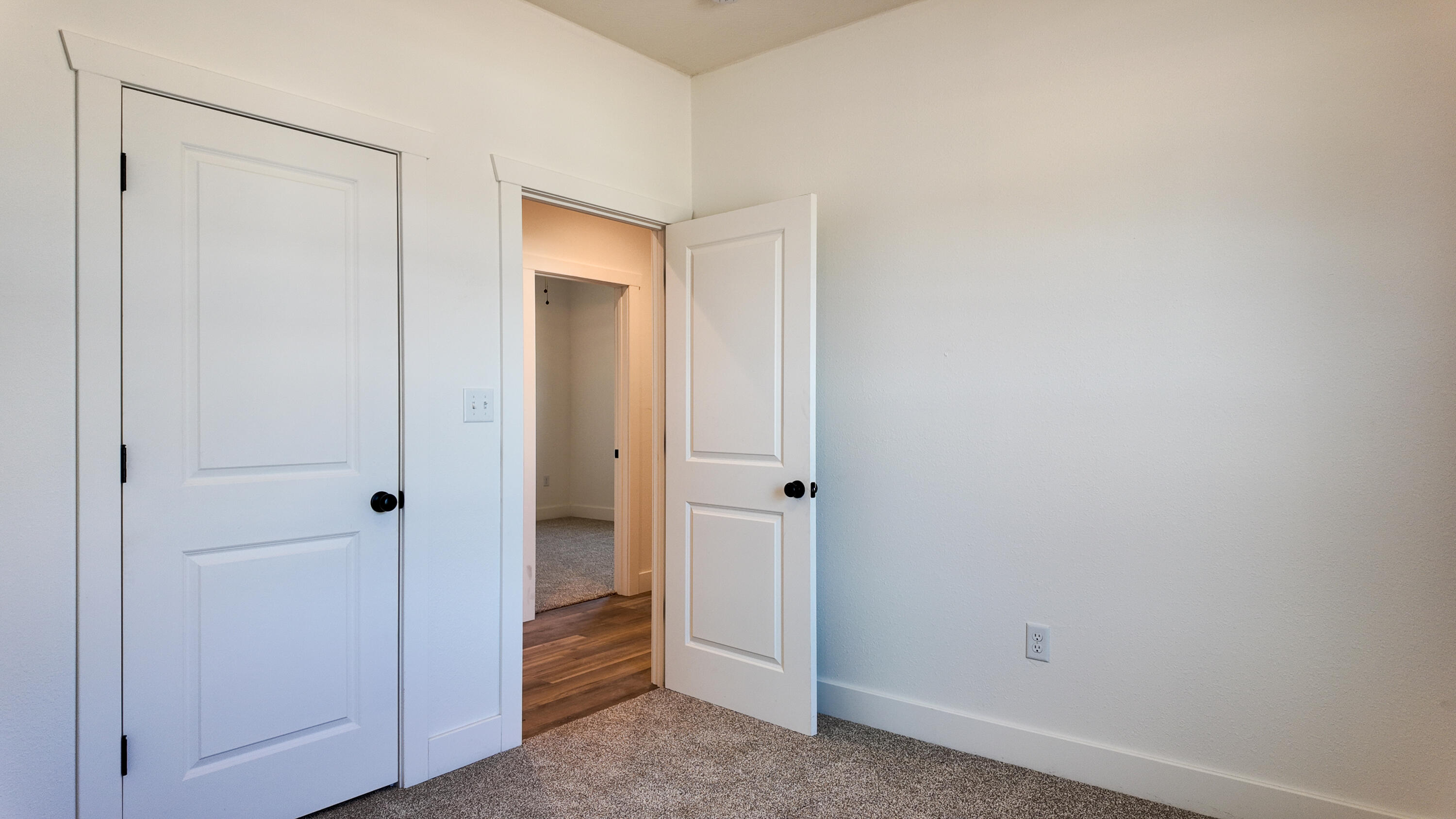 720 East Vivian Street Property Photo 9