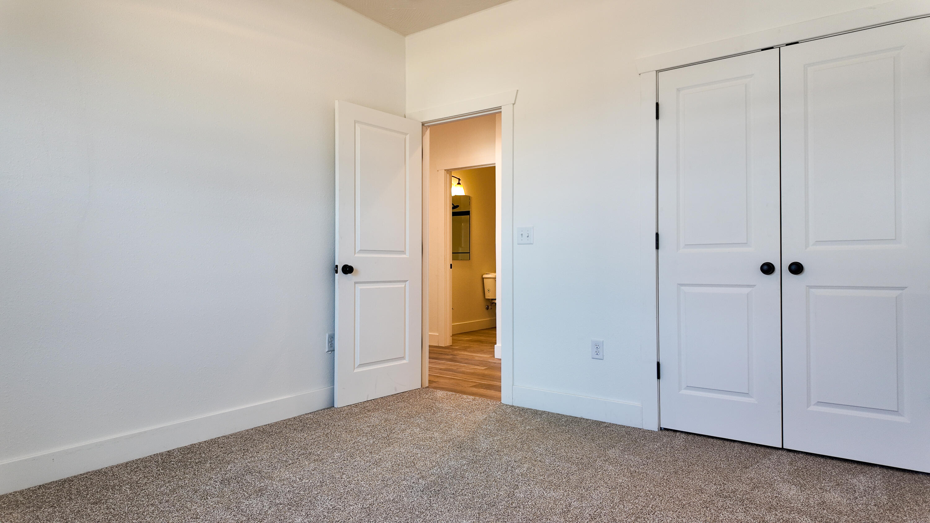 720 East Vivian Street Property Photo 15