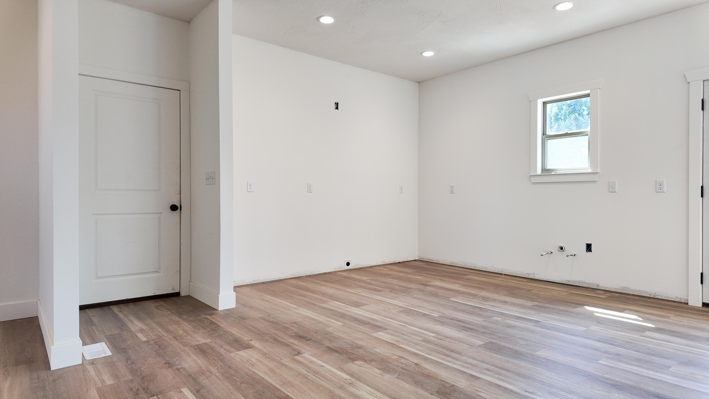 720 East Vivian Street Property Photo 23