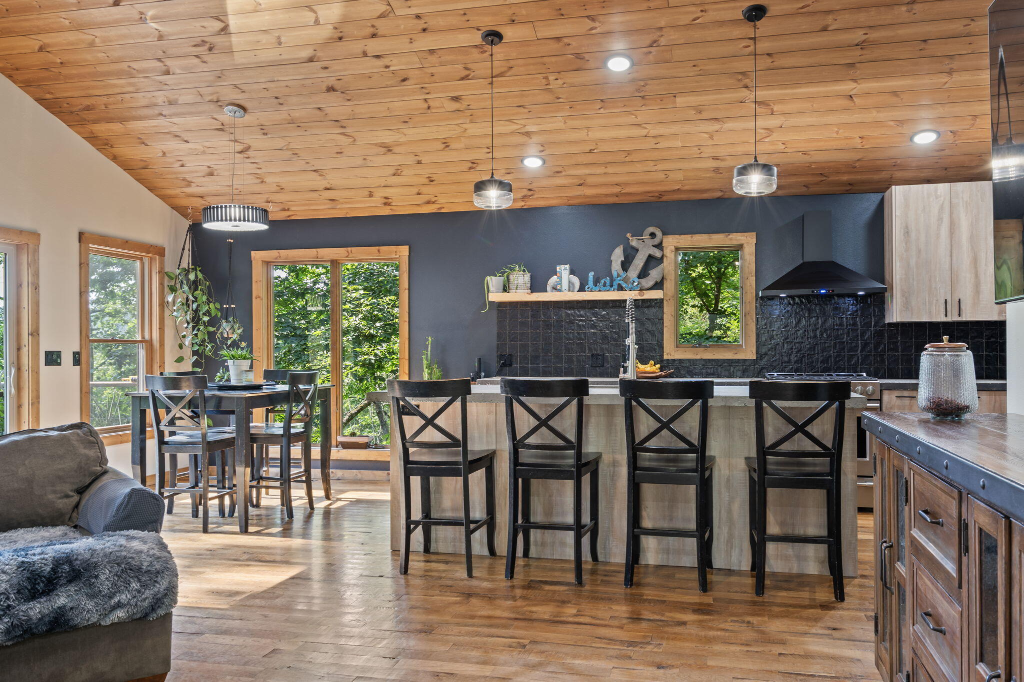 28 Irish Hills Boulevard Property Photo 18