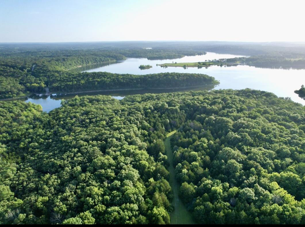 000 Eagles Nest Road Property Photo 3