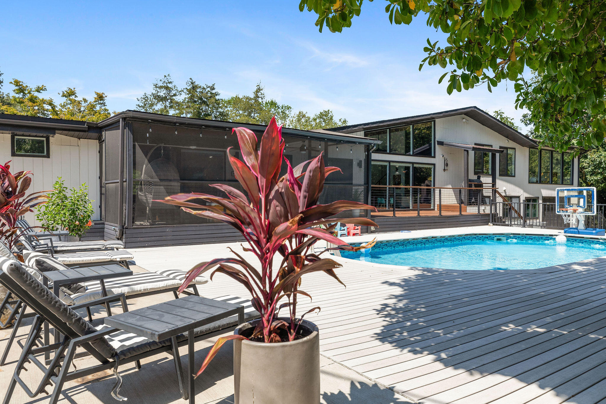 530 Parnell Drive Property Photo 2