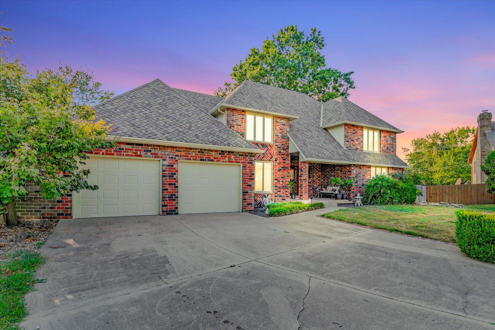 2454 East Meadow Drive Property Photo 1