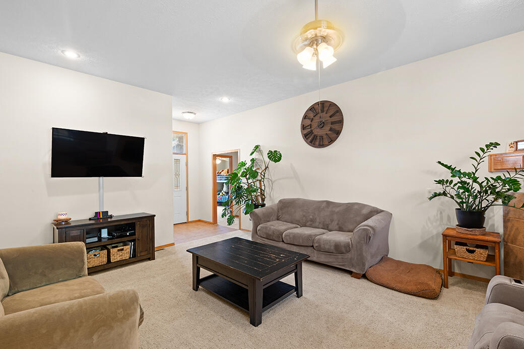 719 Shelley Street Property Photo 6