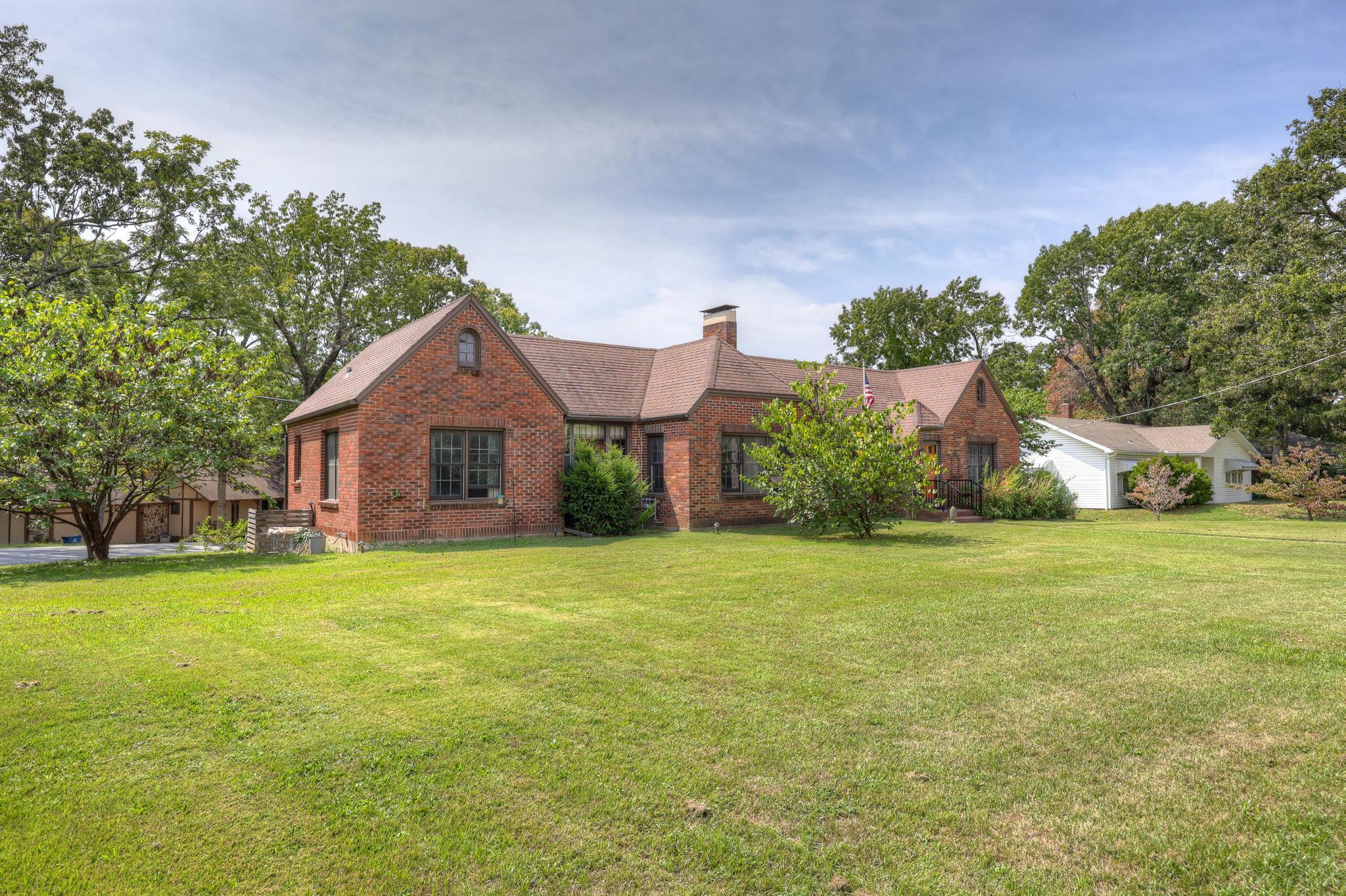 748 Oak Ridge Drive Property Photo 2