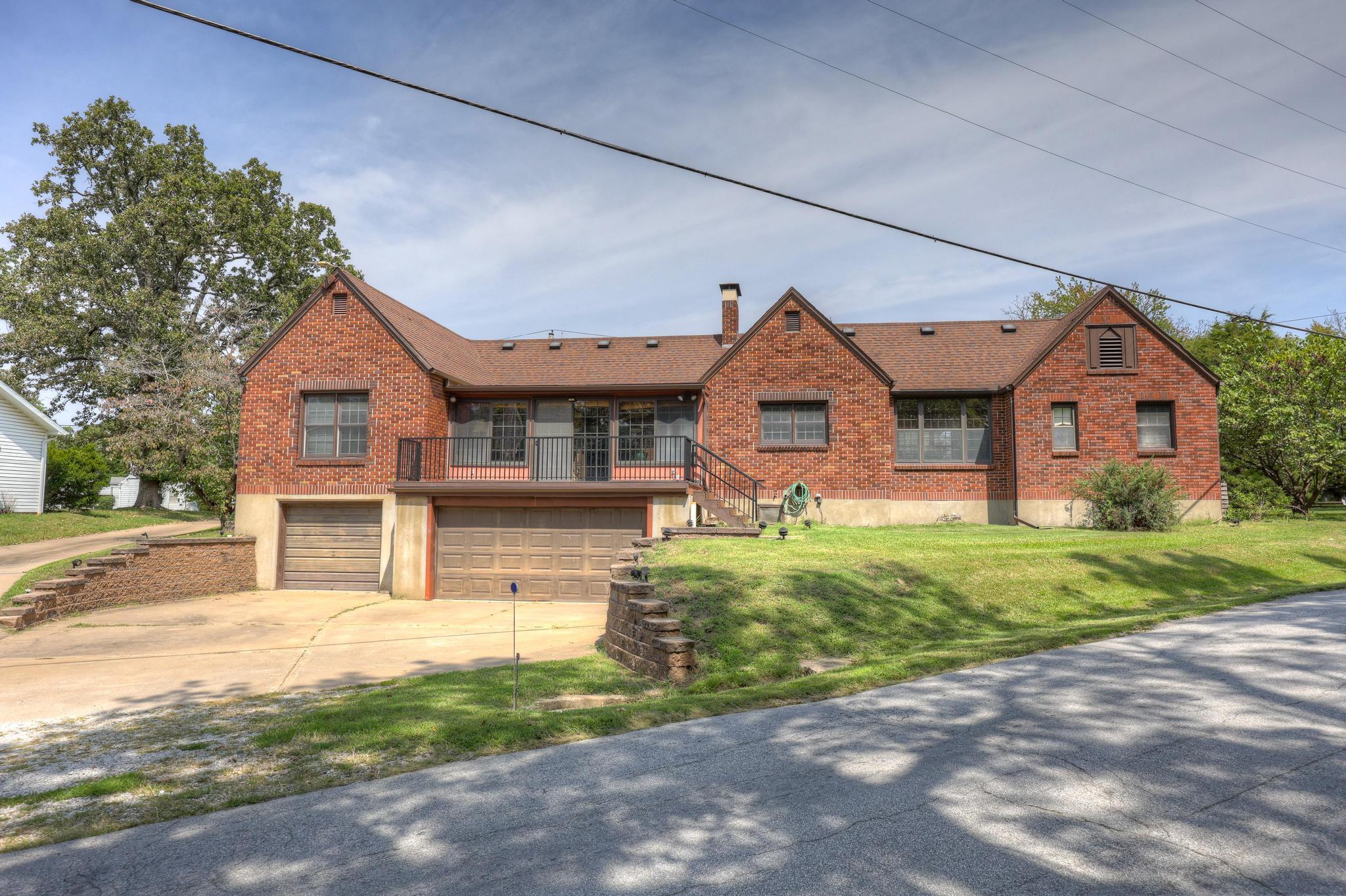 748 Oak Ridge Drive Property Photo 3