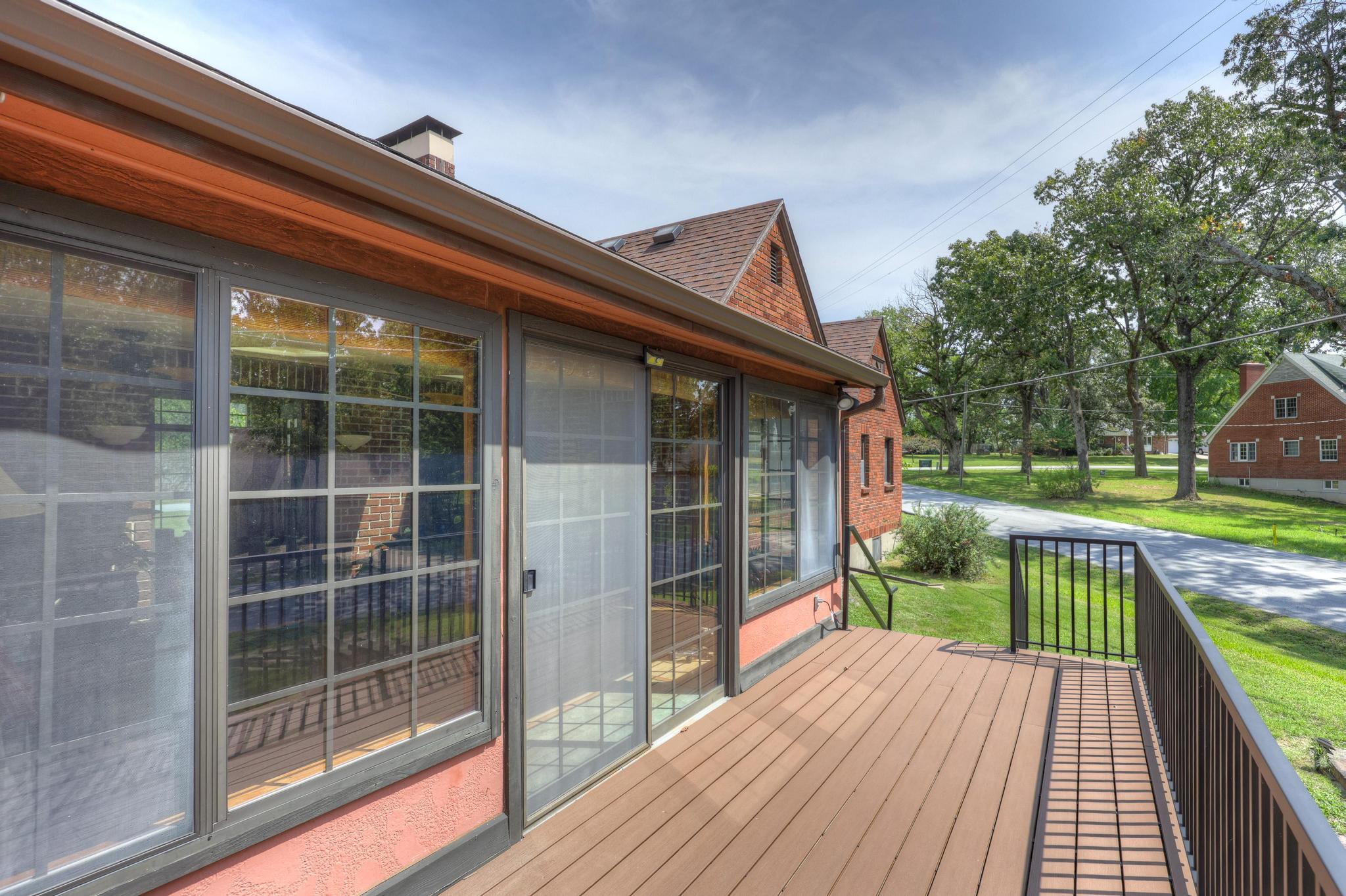 748 Oak Ridge Drive Property Photo 5