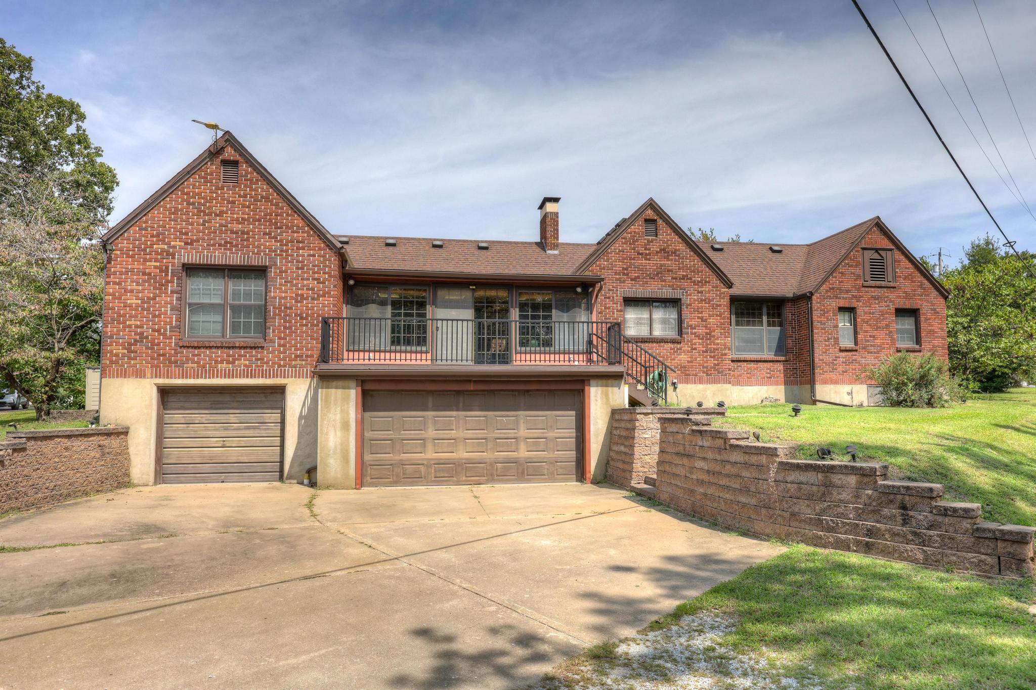 748 Oak Ridge Drive Property Photo 6