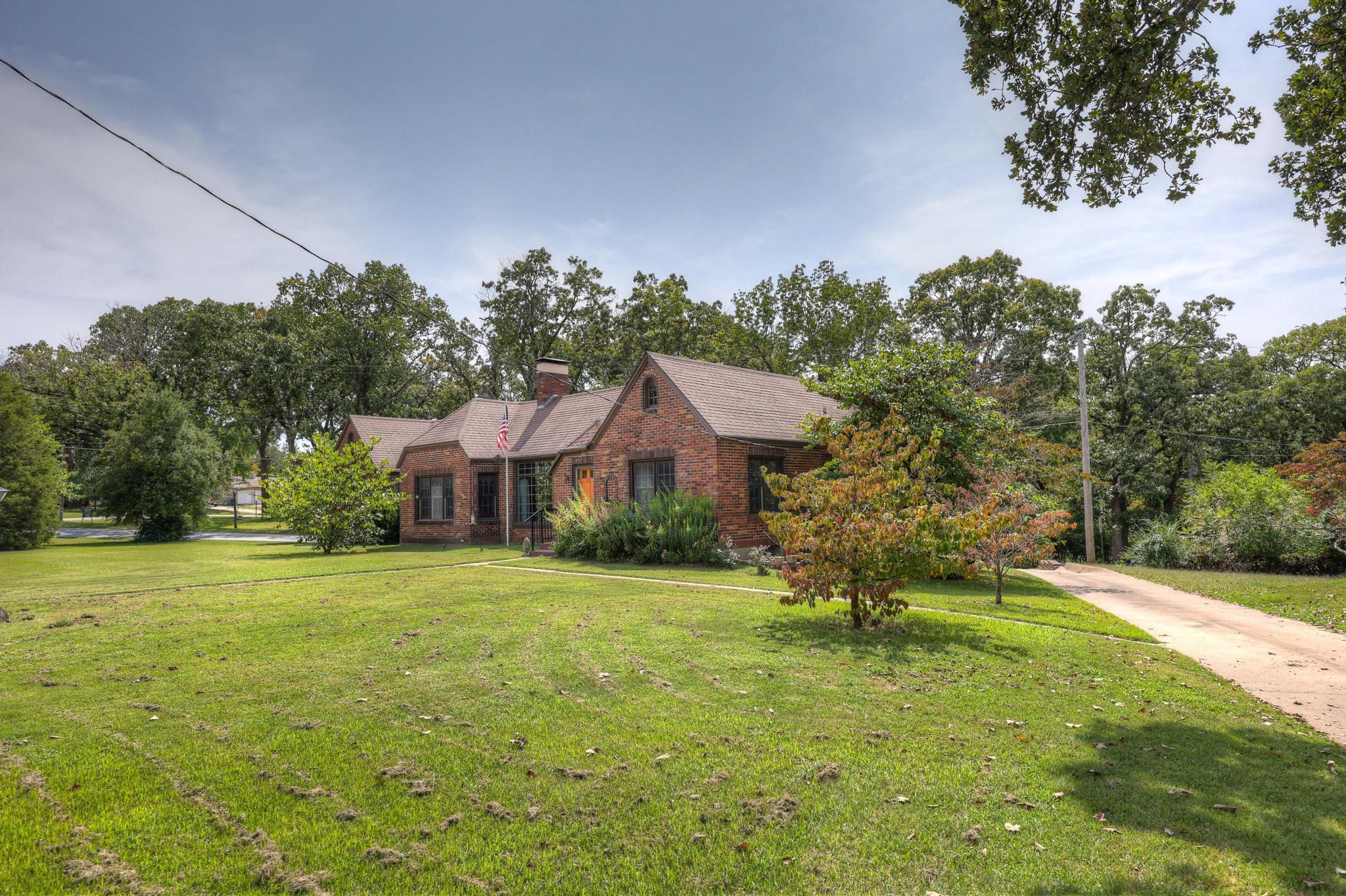 748 Oak Ridge Drive Property Photo 7