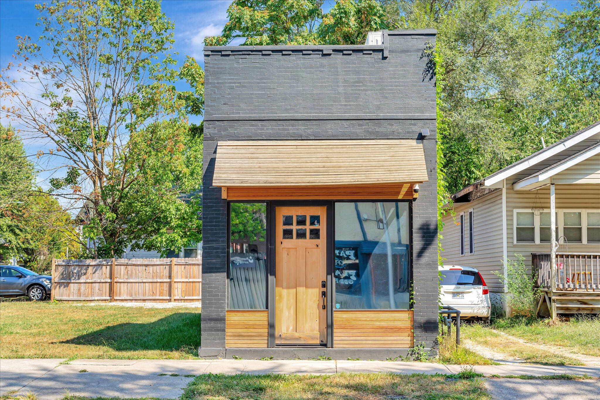 944-946 North Main Avenue Property Photo 2