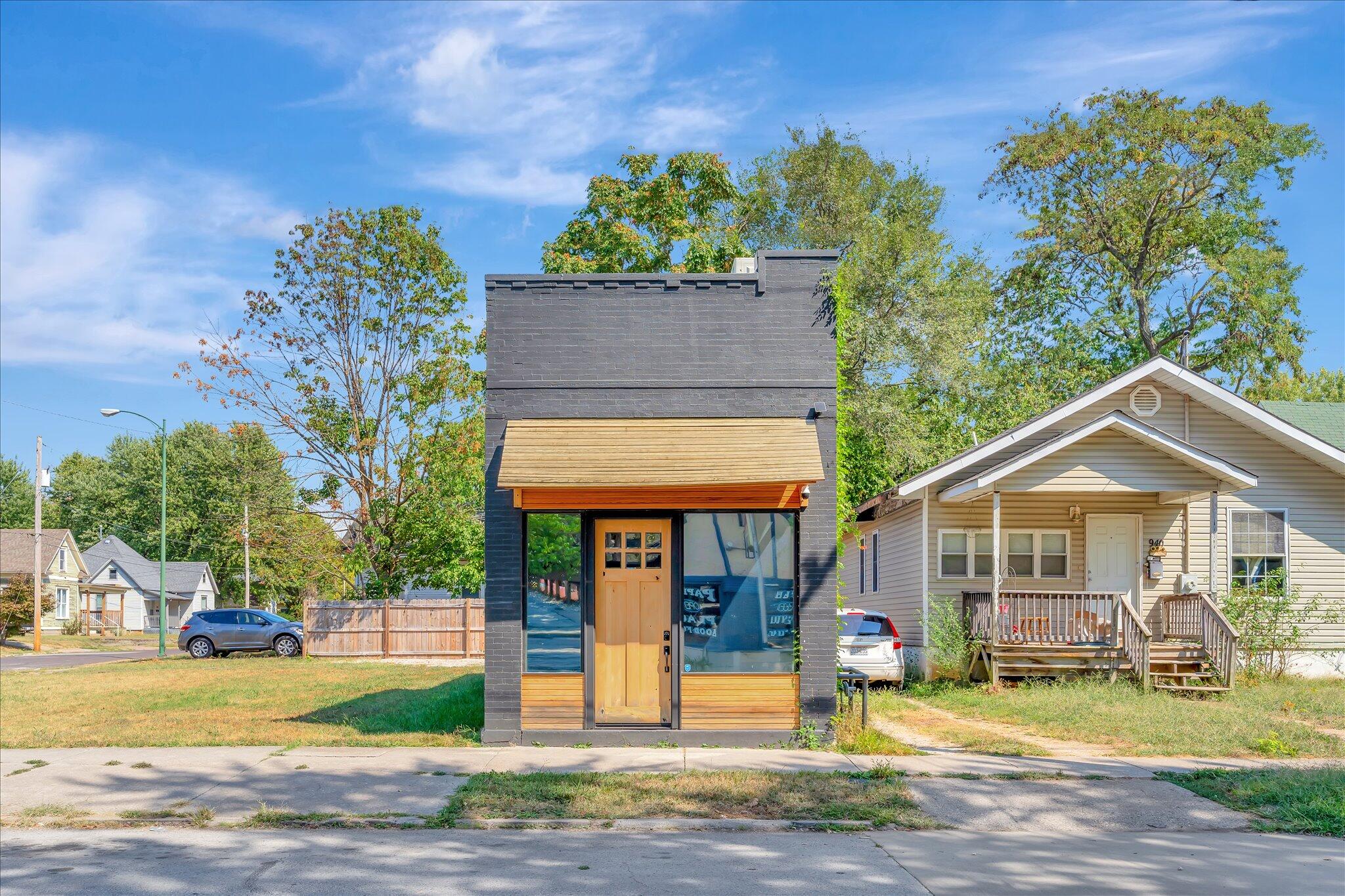 944-946 North Main Avenue Property Photo 3