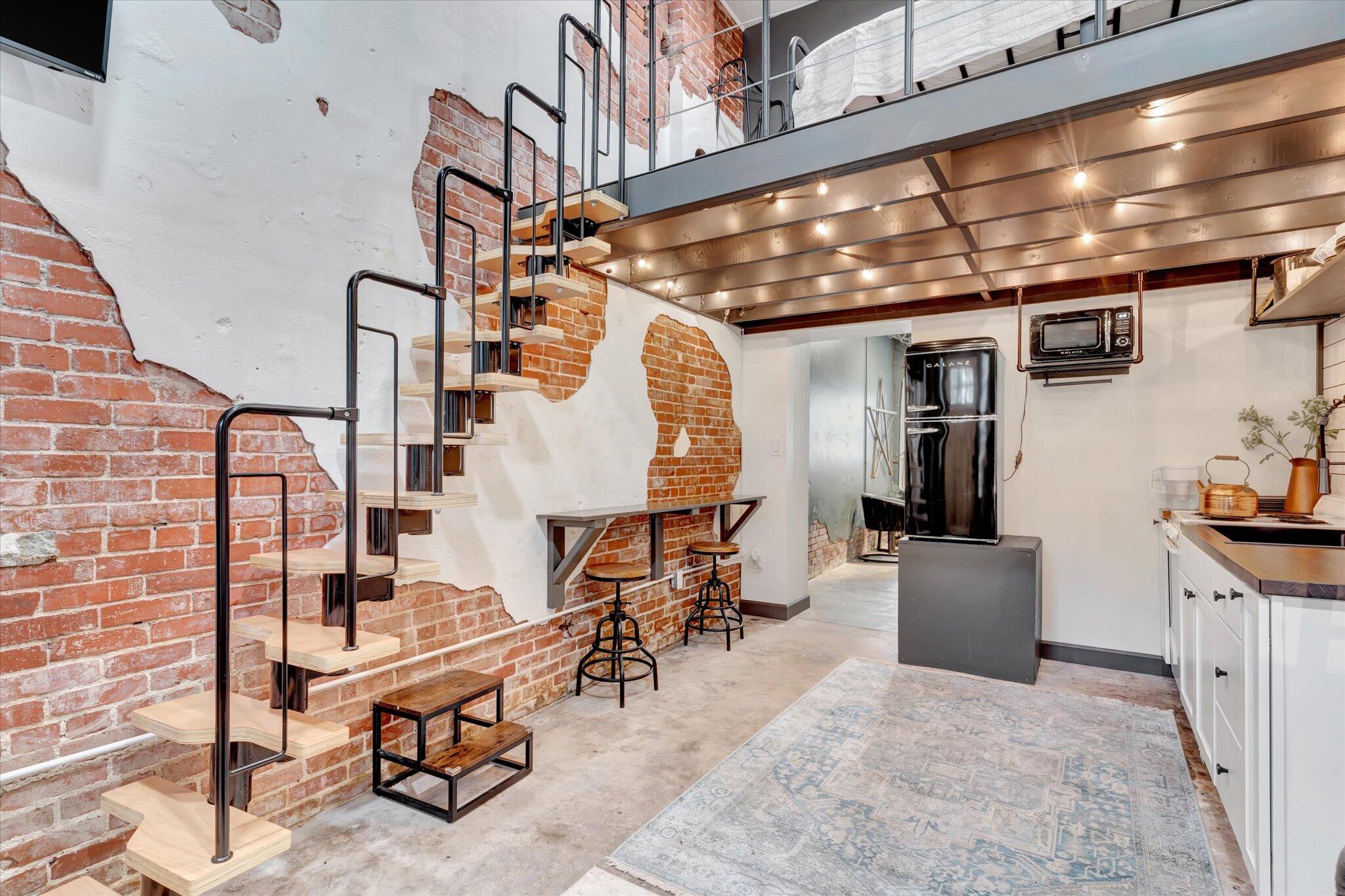 944-946 North Main Avenue Property Photo 6