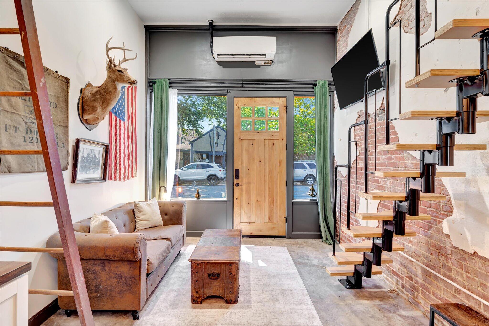 944-946 North Main Avenue Property Photo 7